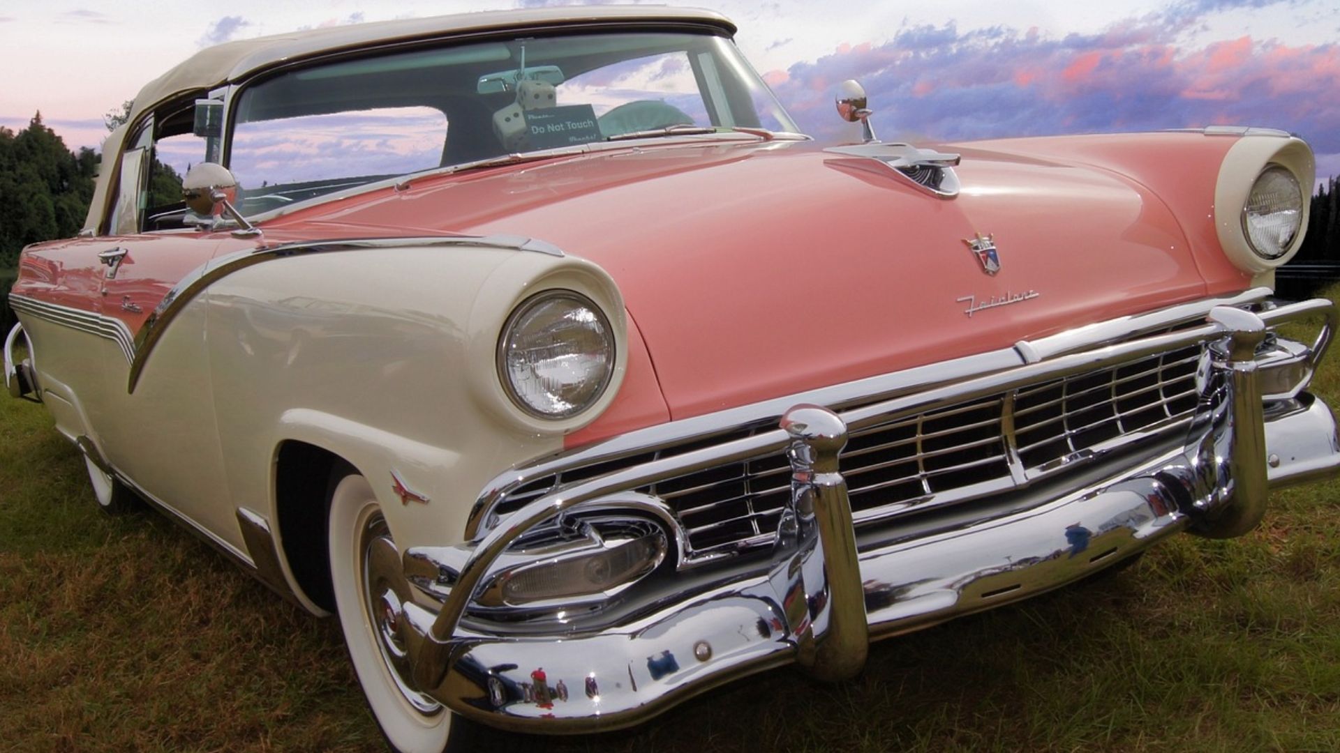 18. Ford Fairlane Skyliner