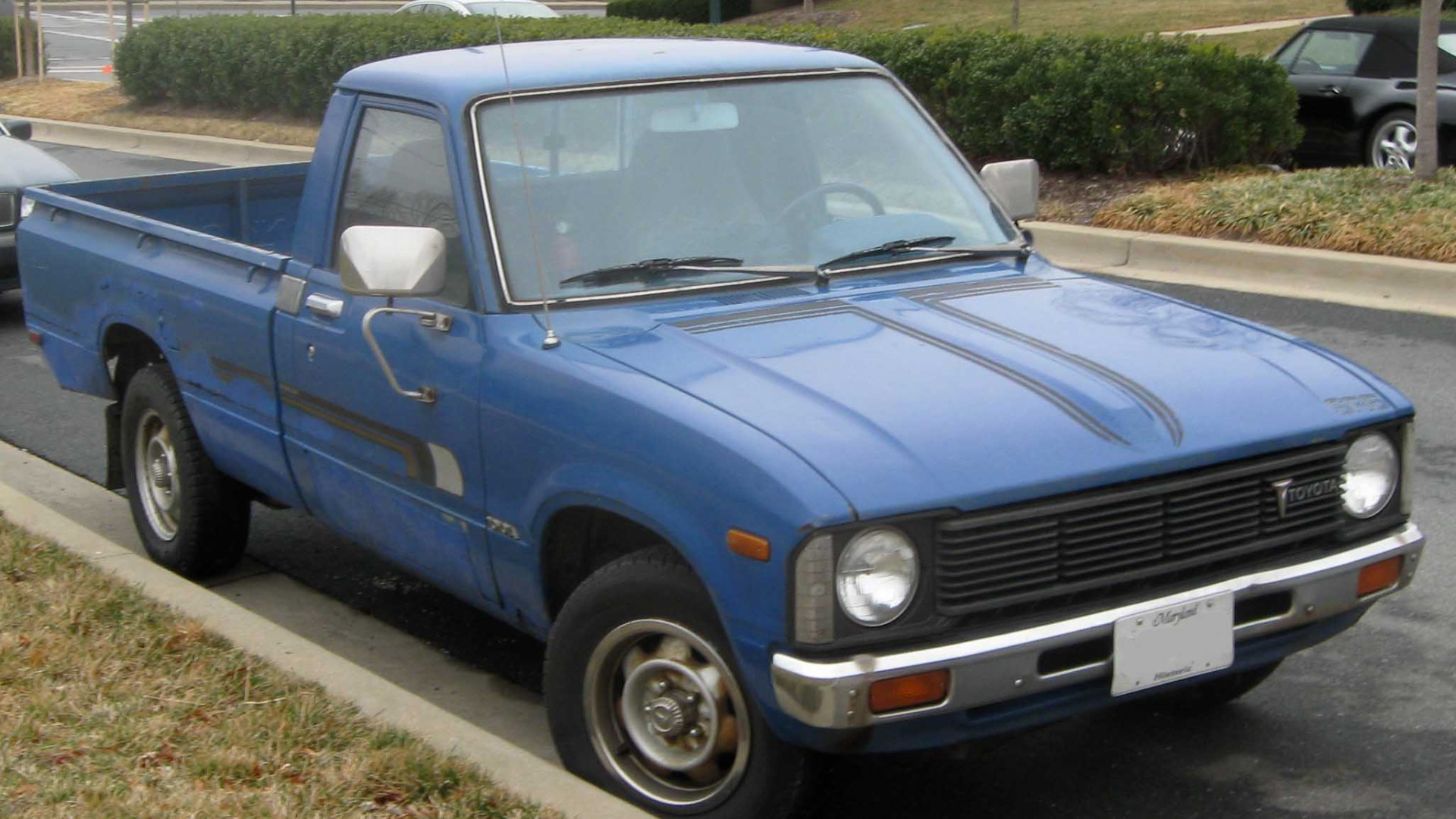16. Pick-up Toyota Hilux 1979-85
