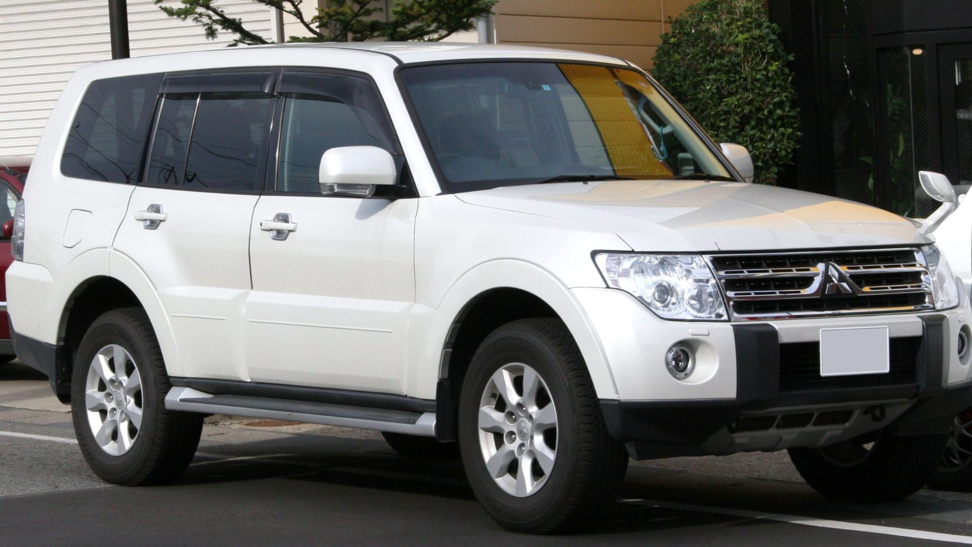 3. Mitsubishi Pajero