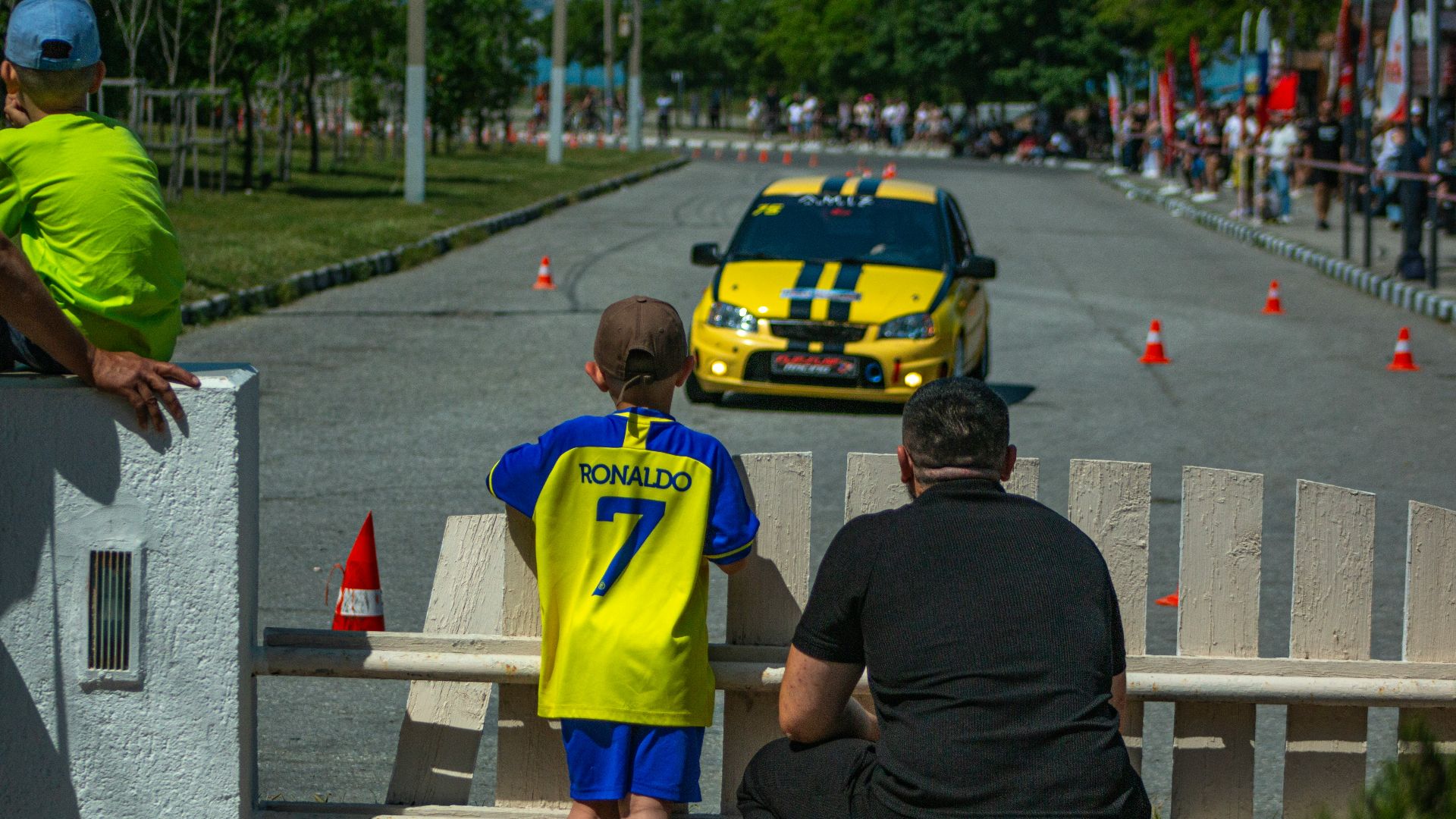 1. Assistez ensemble à des rencontres locales Cars and Coffee