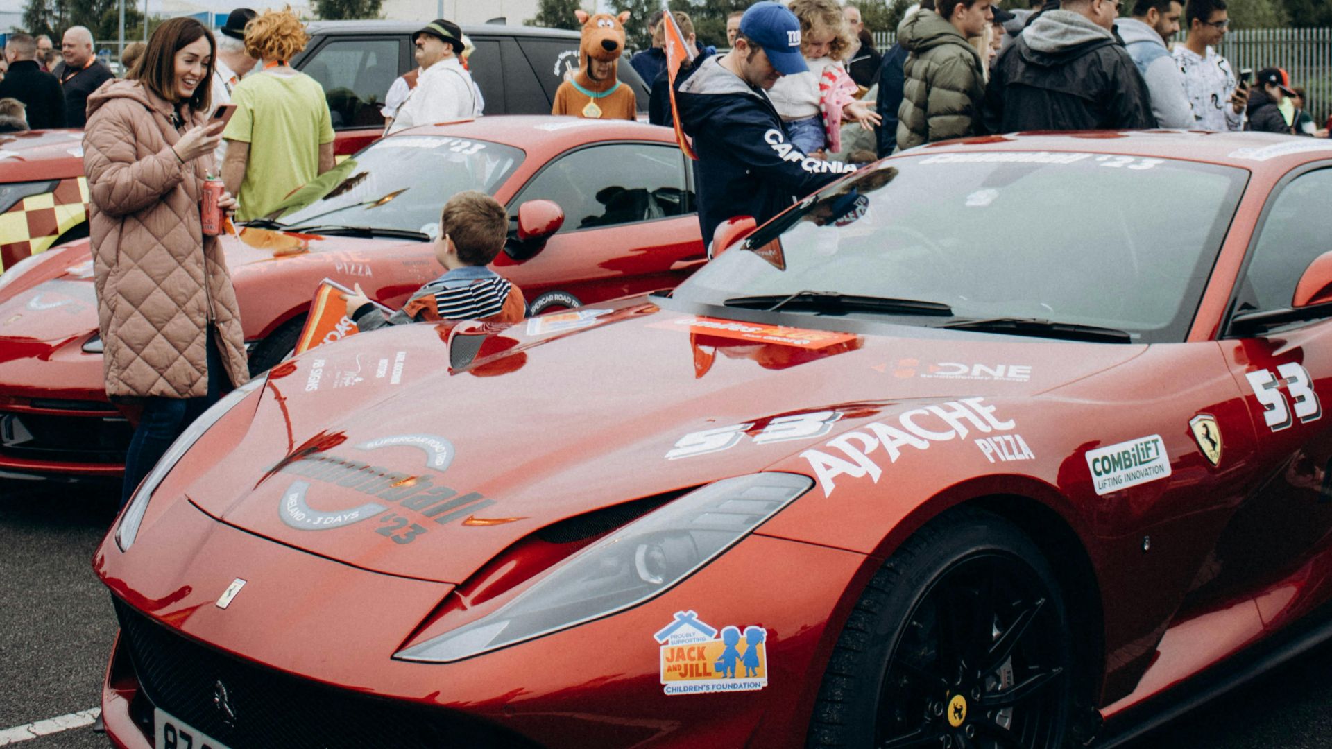 2. Visitez des salons automobiles et des concours adaptés aux familles