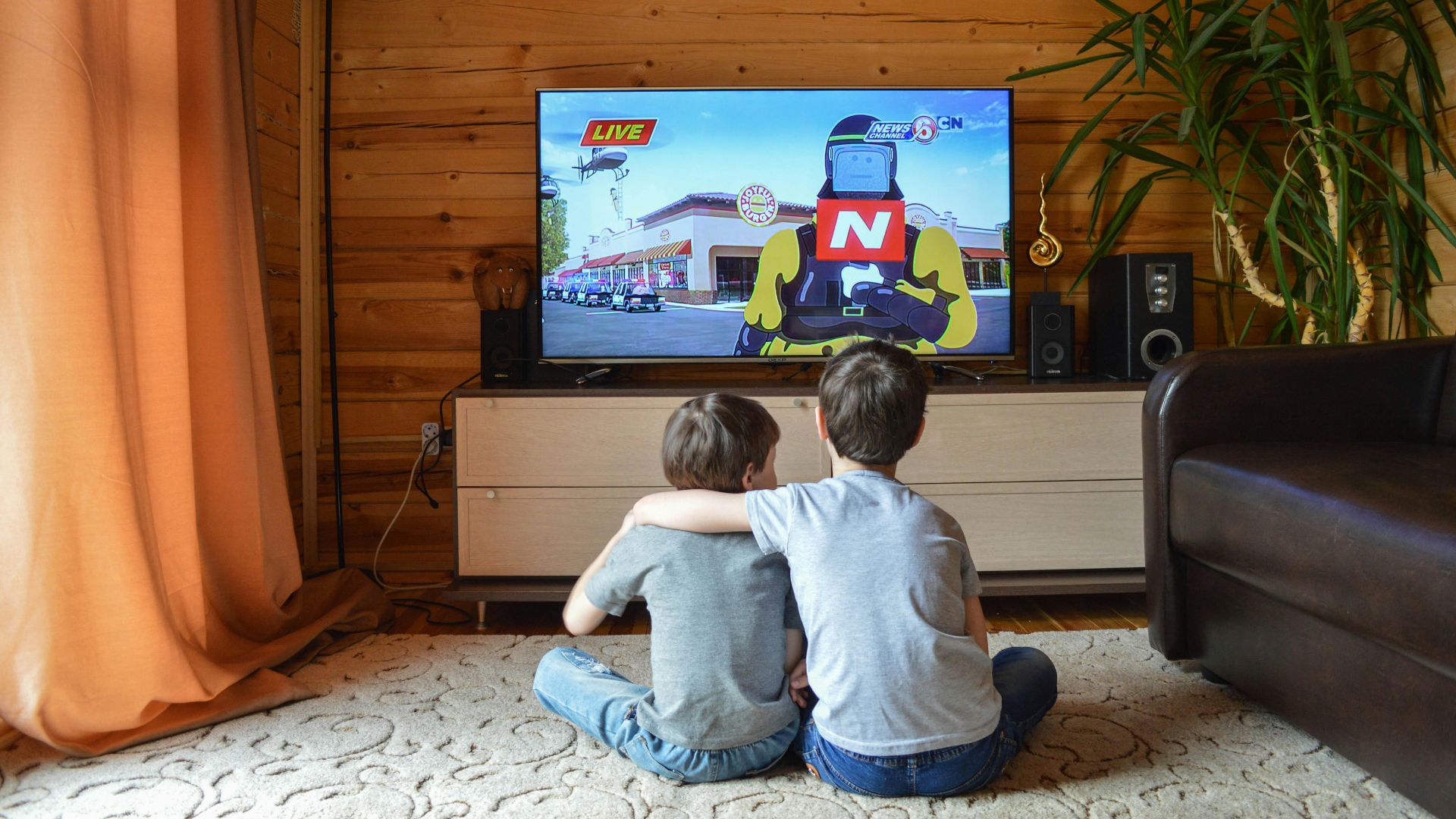 5. Présentez des émissions de télévision et des clips adaptés à l'âge de votre enfant