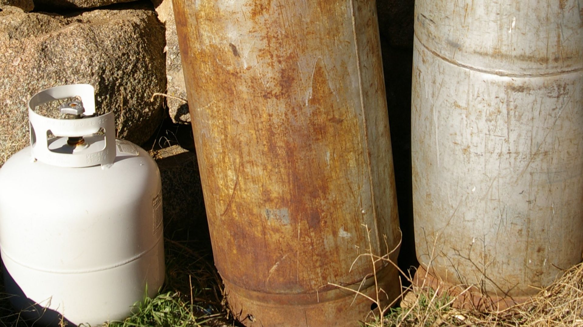 1. Bouteilles de propane non sécurisées