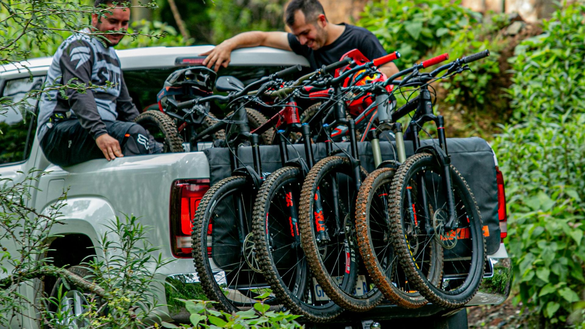 4. Vélos (avec porte-vélos montés sur le plateau)