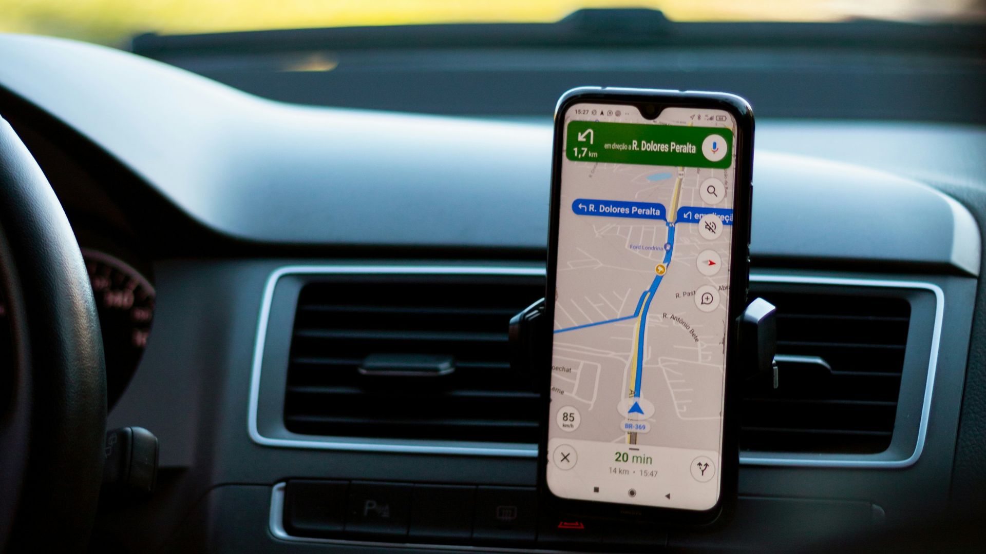 8. Téléchargez des cartes hors ligne et des divertissements