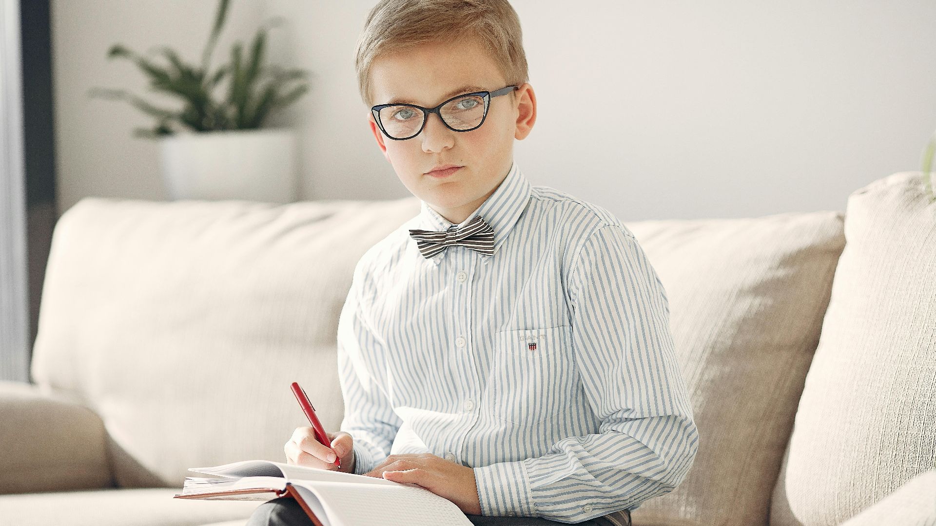 10 signes indiquant que votre enfant a trop de devoirs et 10 façons d’y remédier