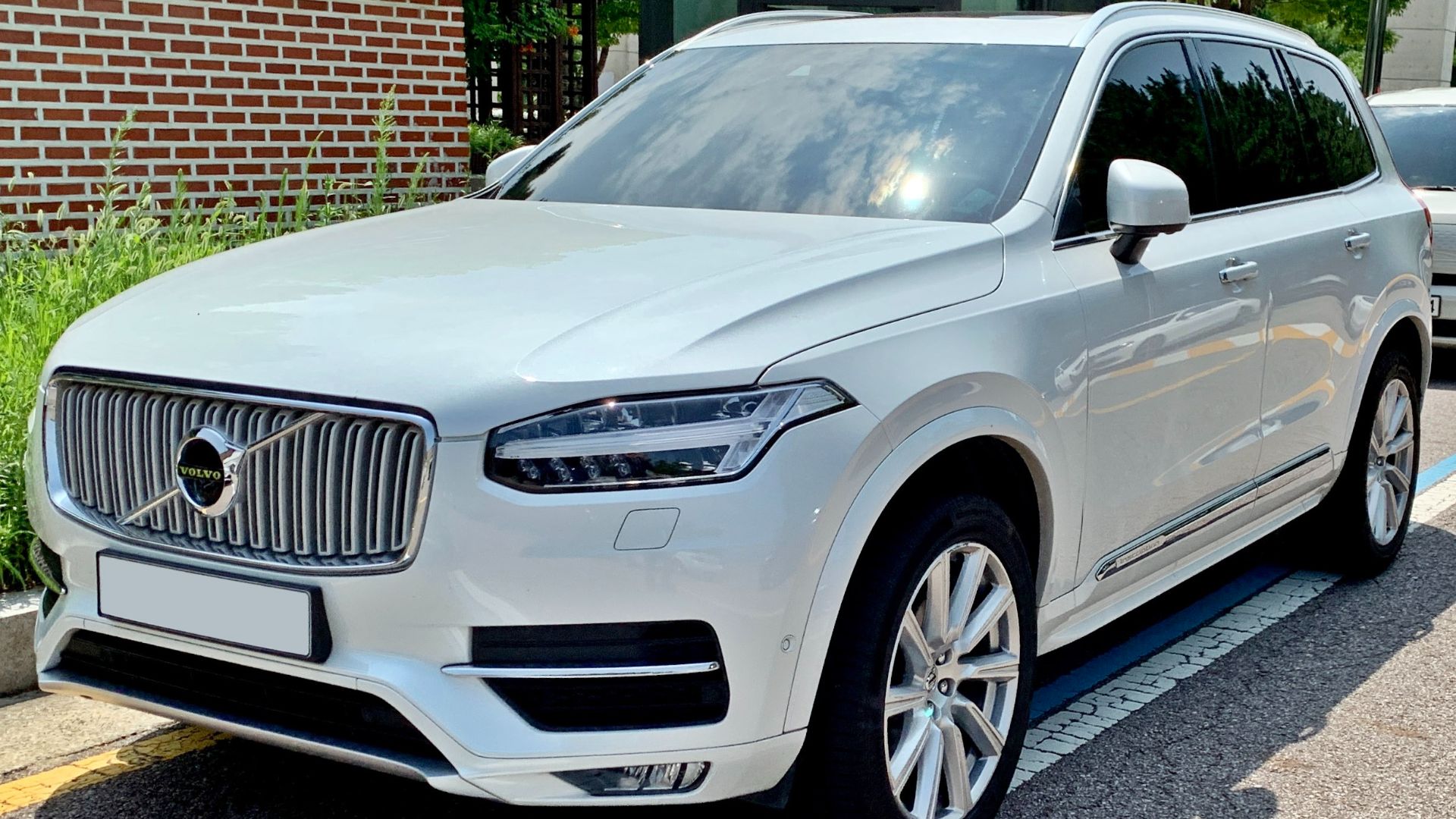 9. Volvo XC90