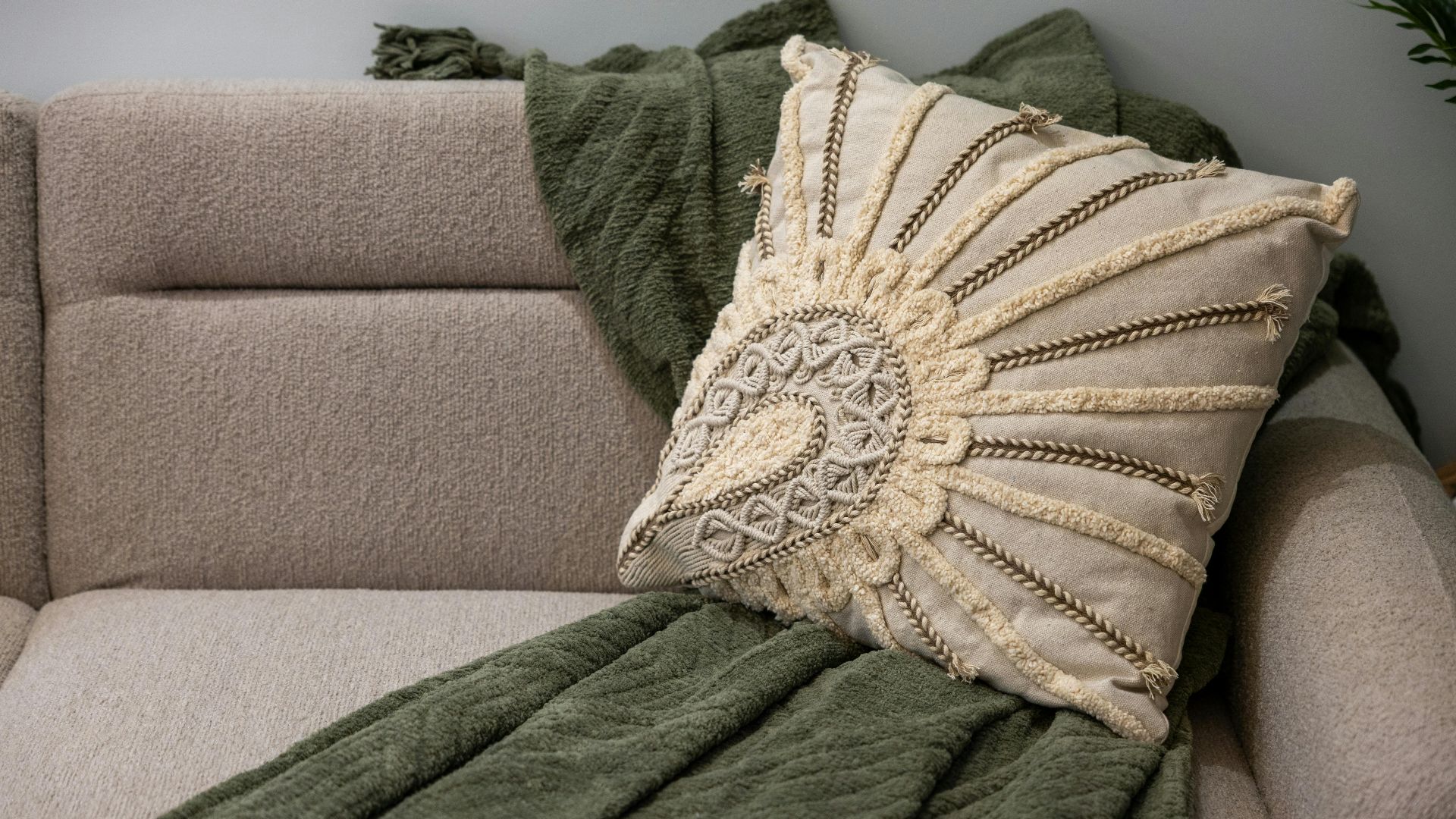 8. Coussin décoratif