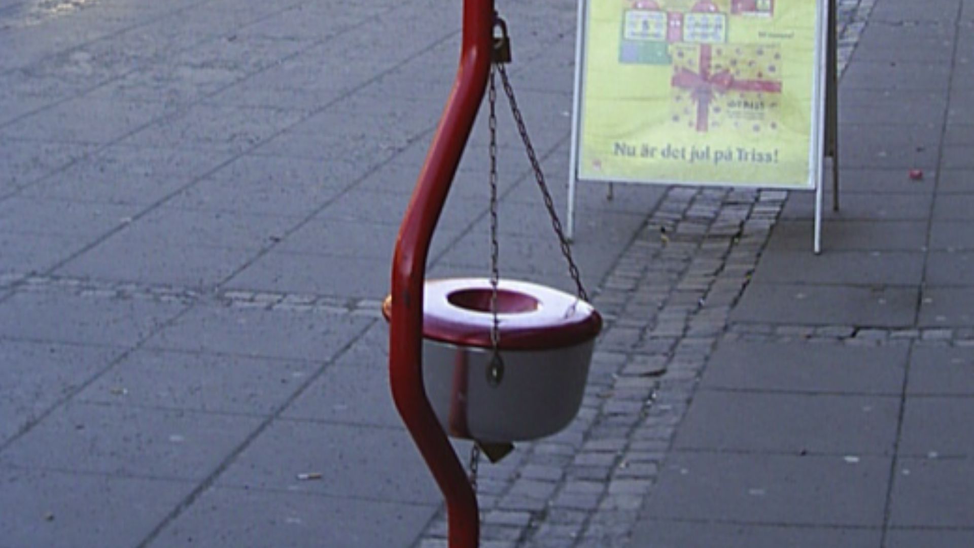 12. Sonnez les cloches pour la campagne des marmites rouges de l'Armée du Salut