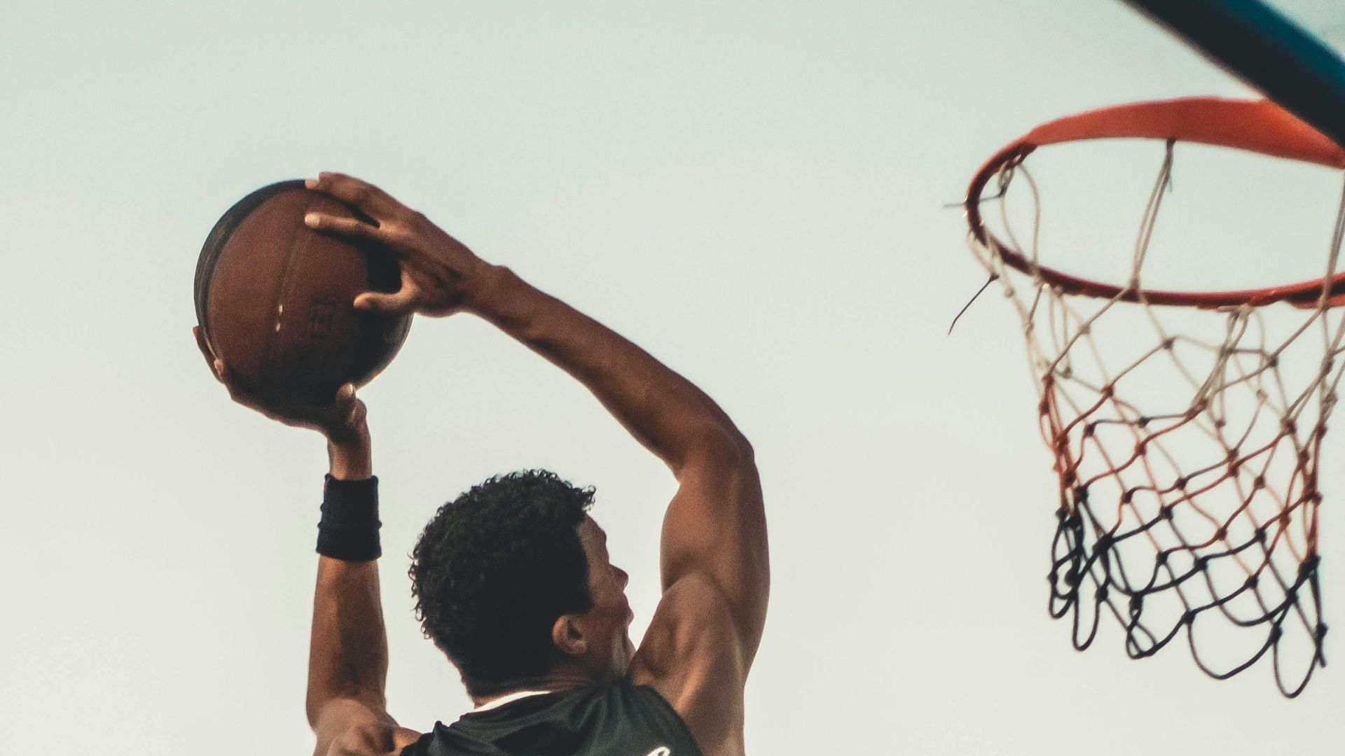 9. Défaite cuisante en finale 2008