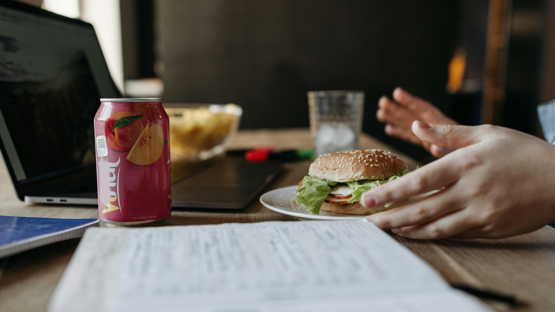 4. Mauvais choix alimentaires et saut de repas