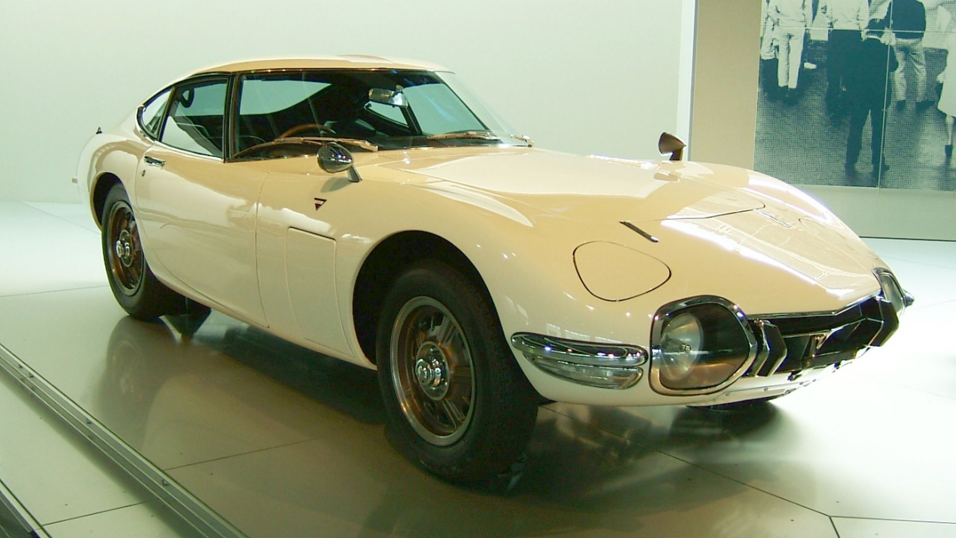 10. Toyota 2000GT