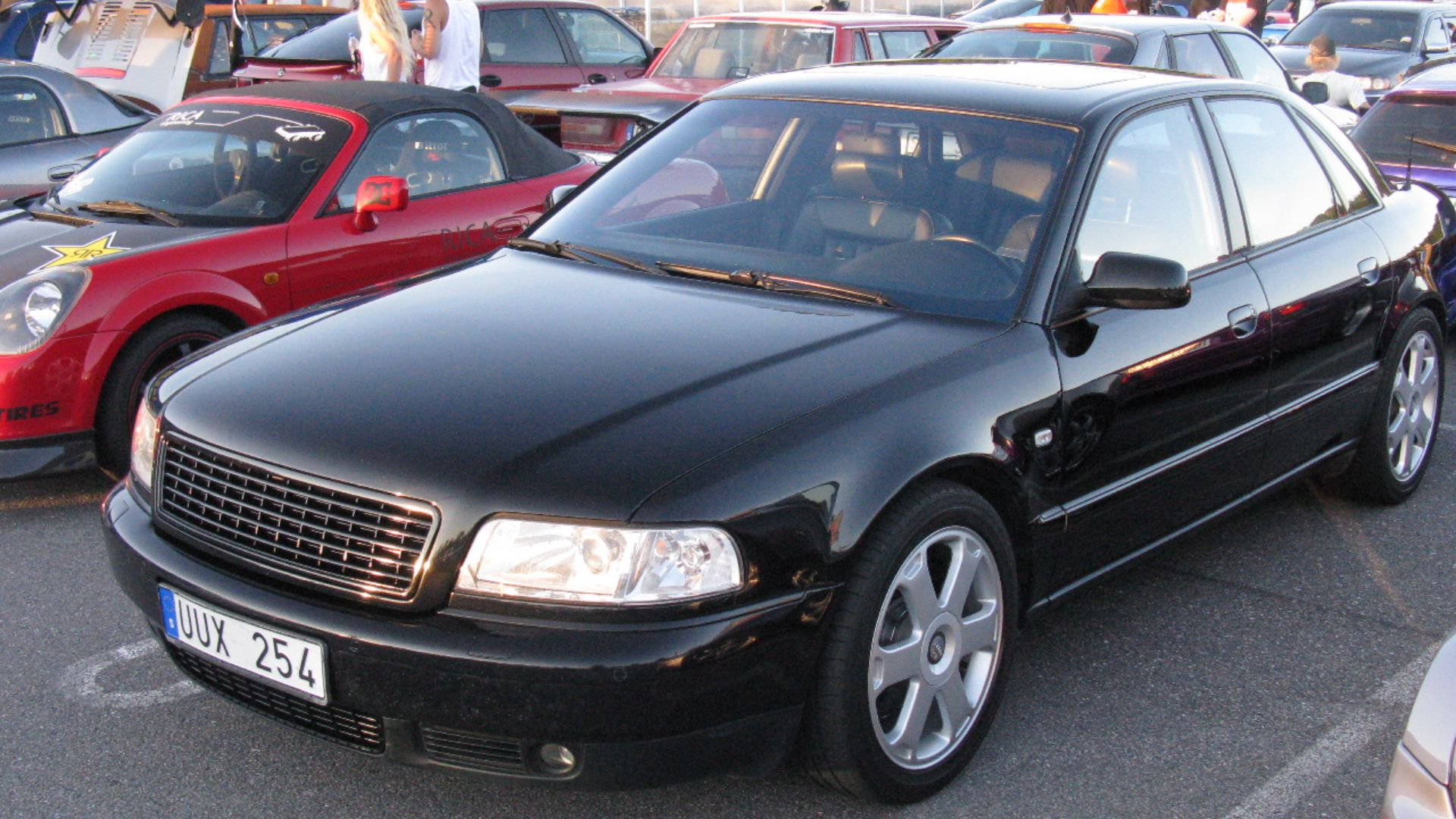 7. Audi S8 D2