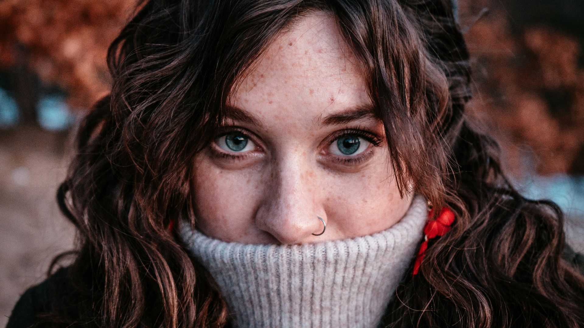 13. Elle devient un peu timide, puis revient en force
