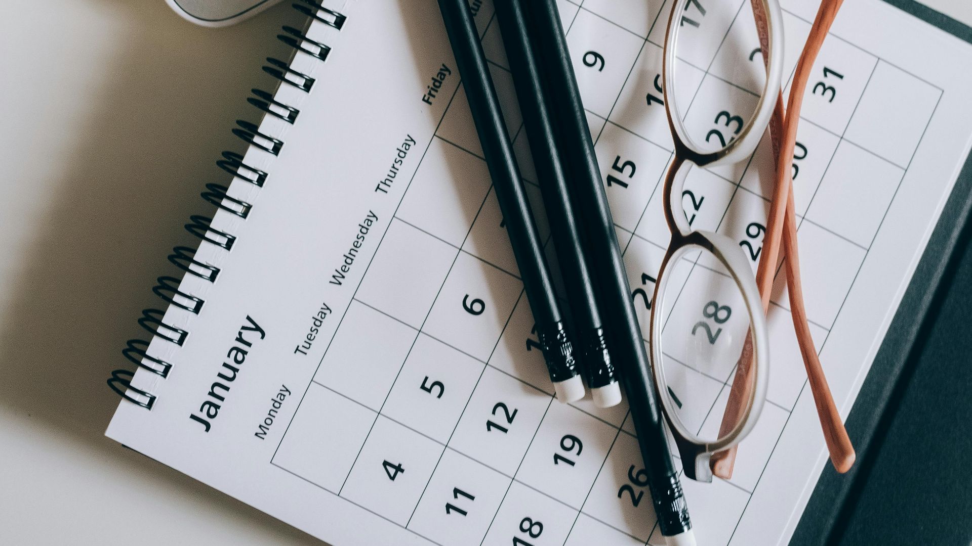 2. Elles dépendent d'un calendrier arbitraire