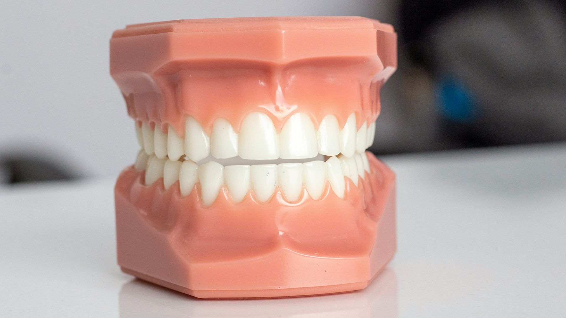 10. Les dents qui explosent