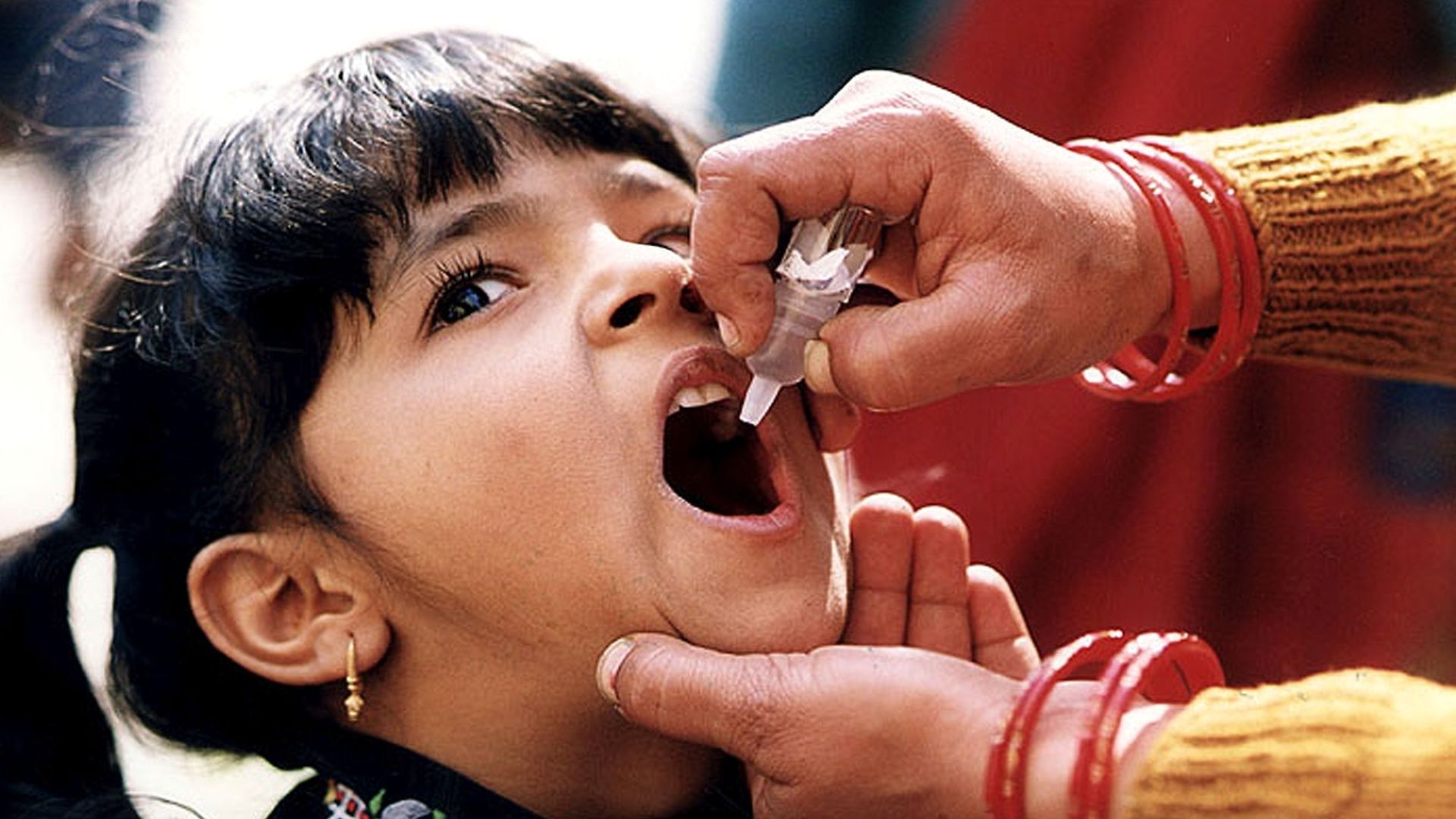 13. Les vaccinations contre la polio et le soulagement des craintes épidémiques