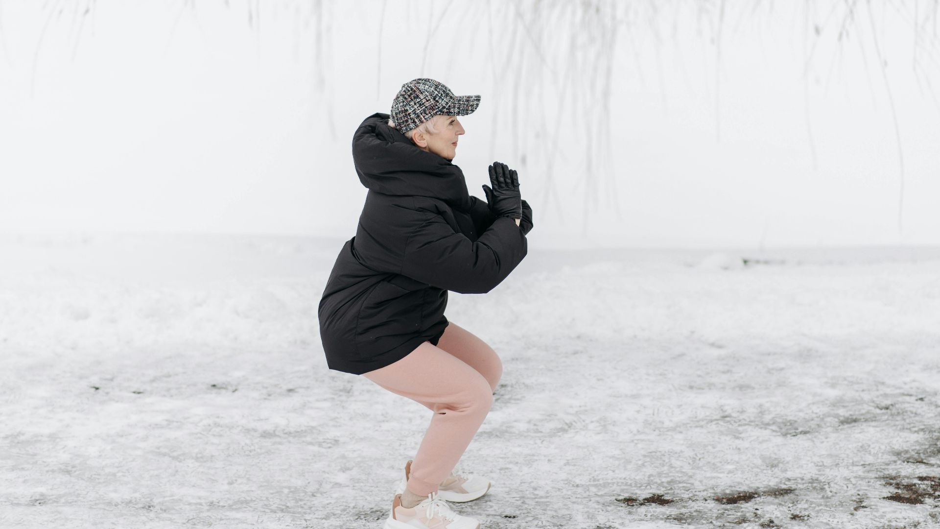 17. Squats sur monticule de neige