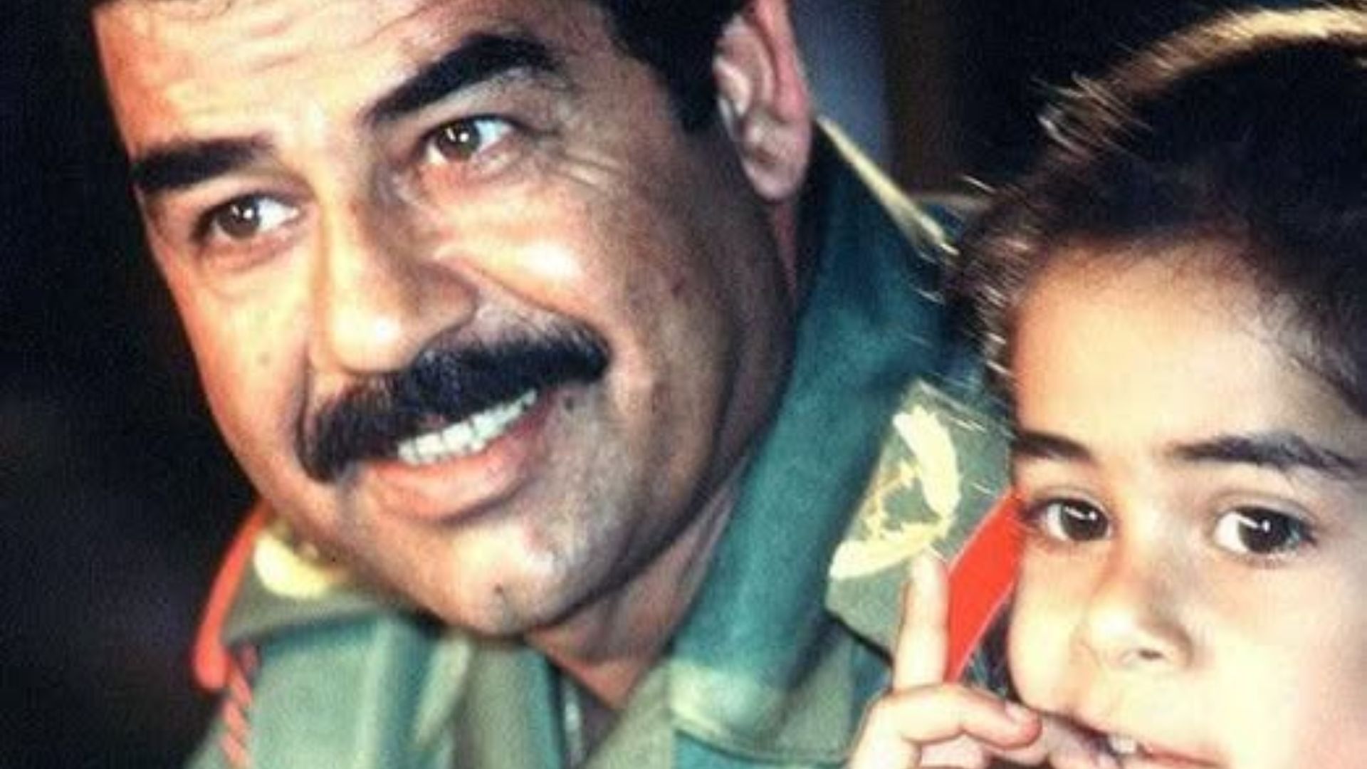 8. La tentative de Saddam Hussein de se montrer amical envers les enfants