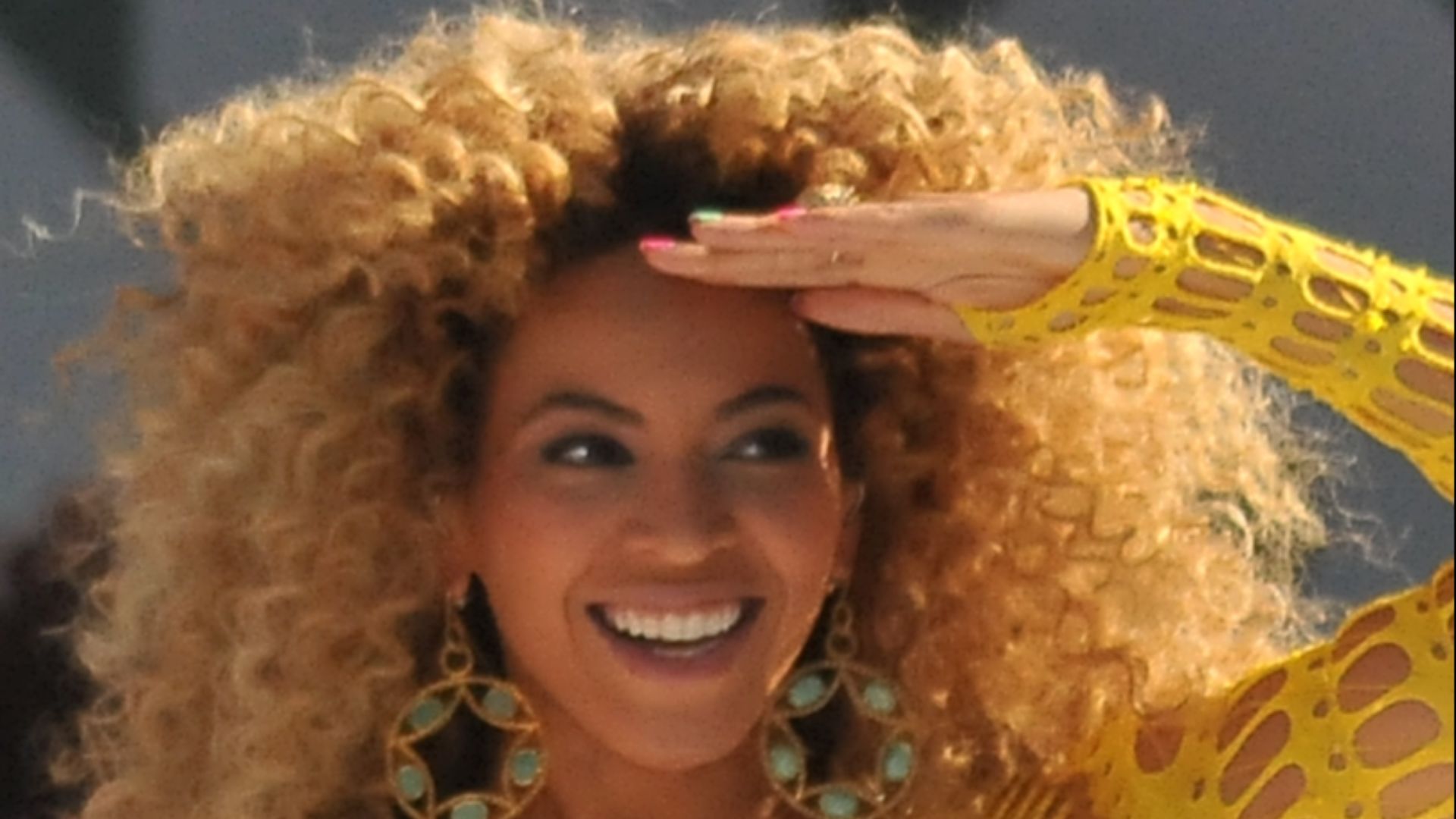 15. Beyoncé sort un album surprise