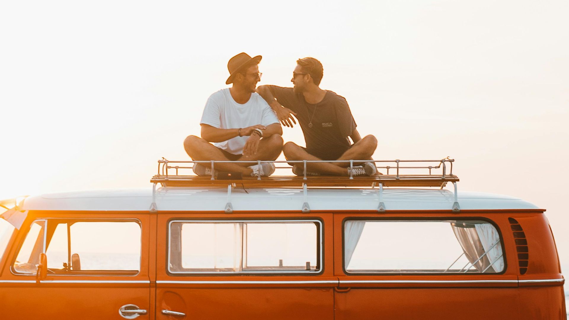 12. Ils écoutent sans chercher à gagner la conversation