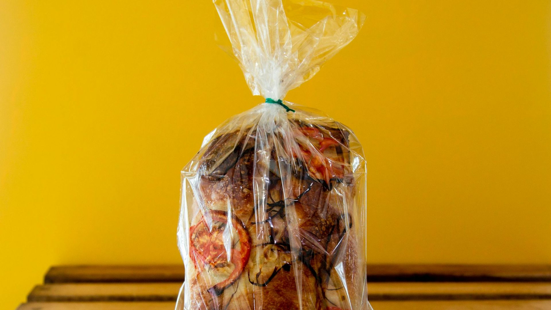 5. Réutiliser les attaches torsadées des sacs à pain