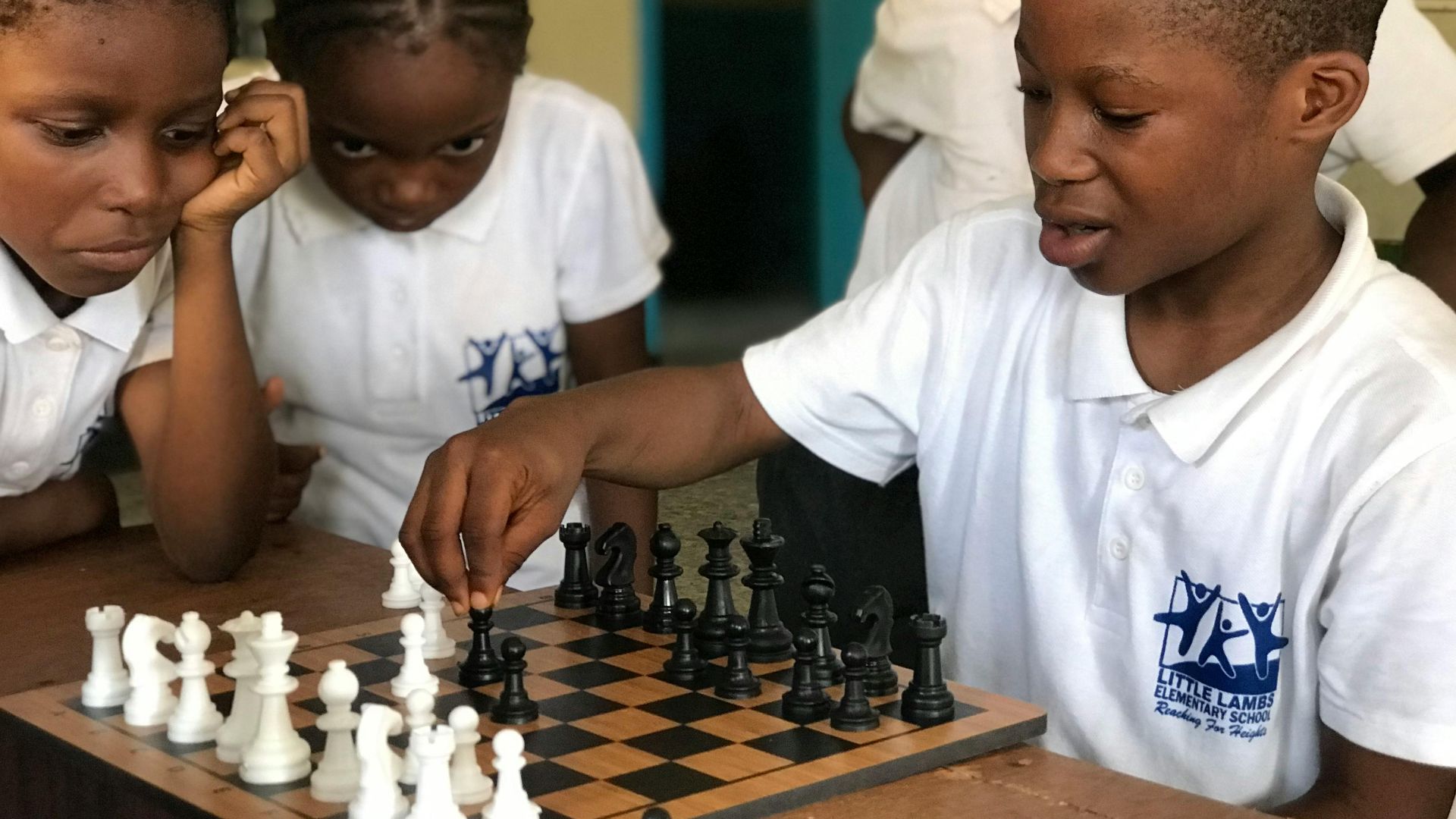 6. Jouer à des jeux de société en famille