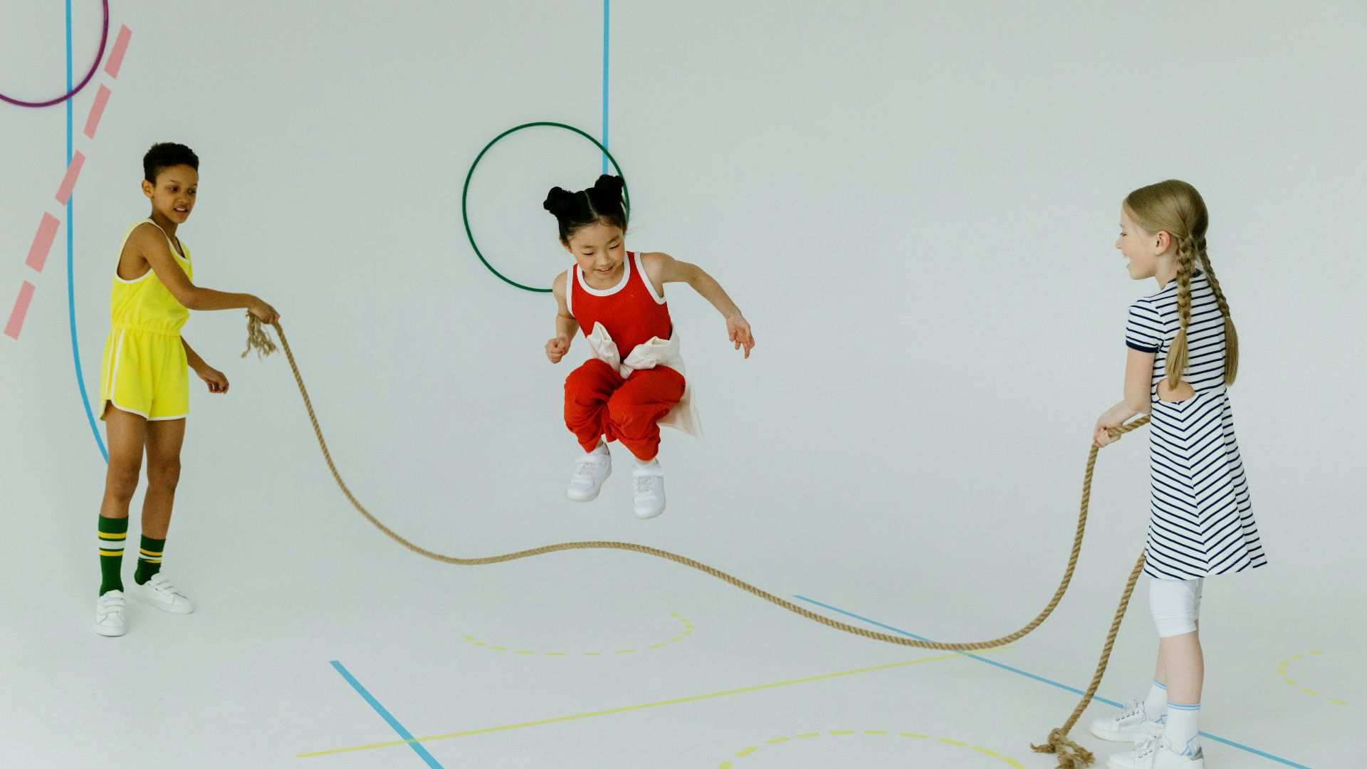 12. Jouer à la marelle ou à la corde à sauter