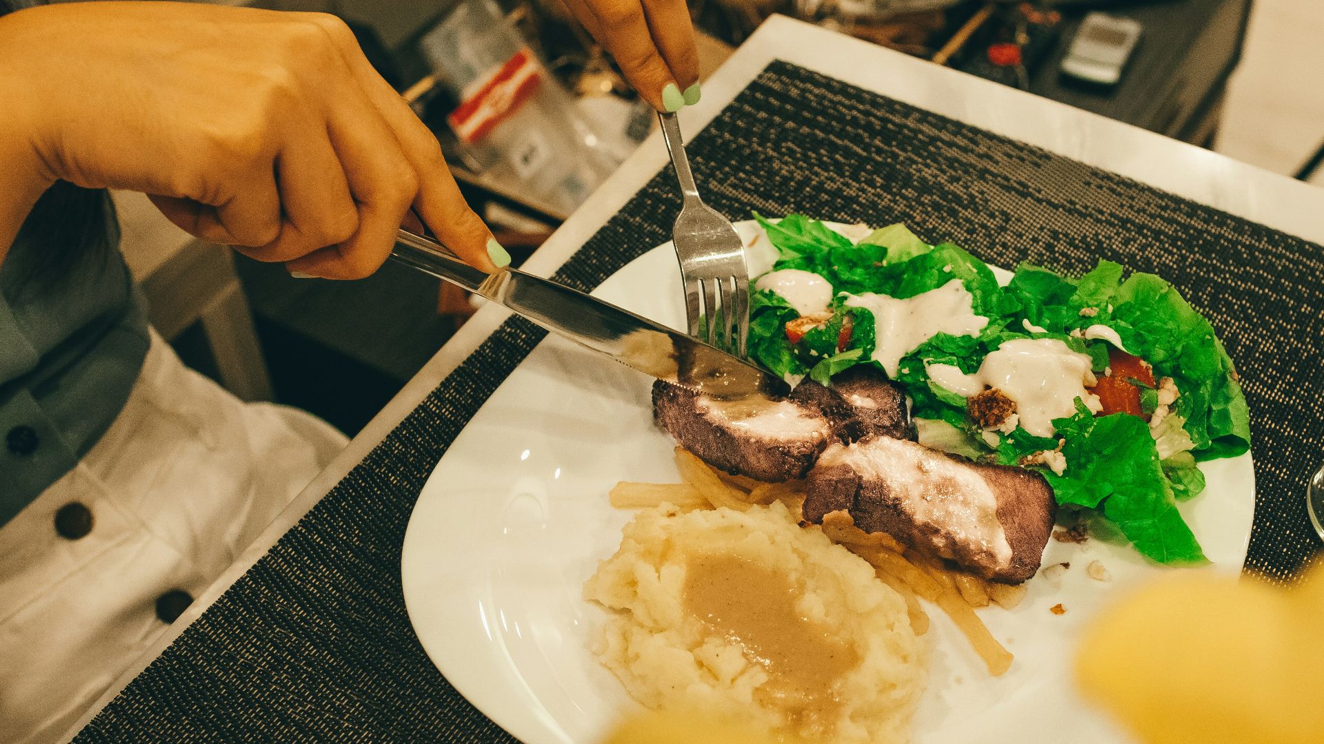 1. Dîner à 16 h 30