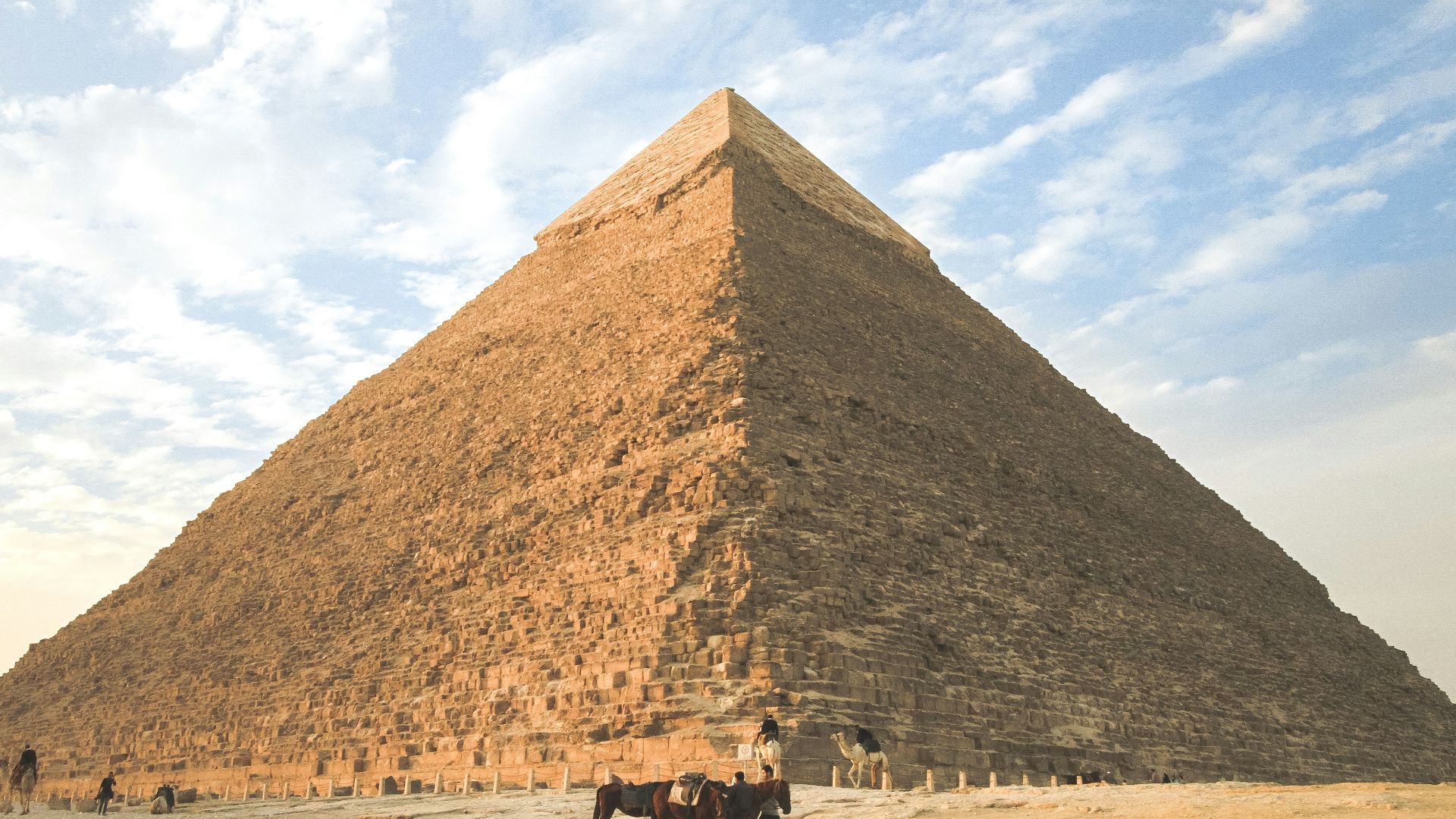 11. Les pyramides ont été construites par des esclaves