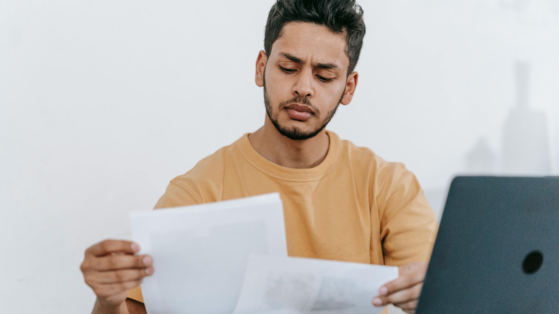 10. Payer les amendes légales encourues