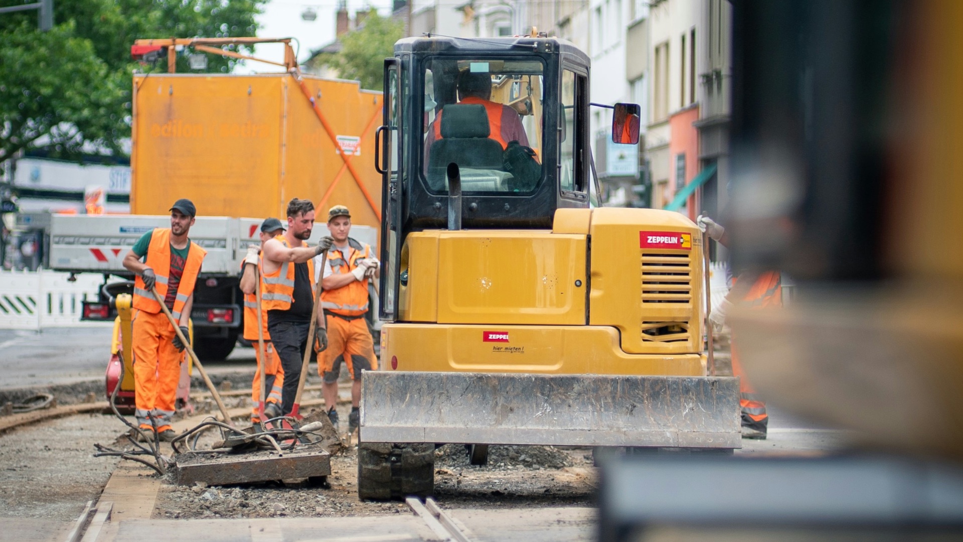 6. Travaux incessants