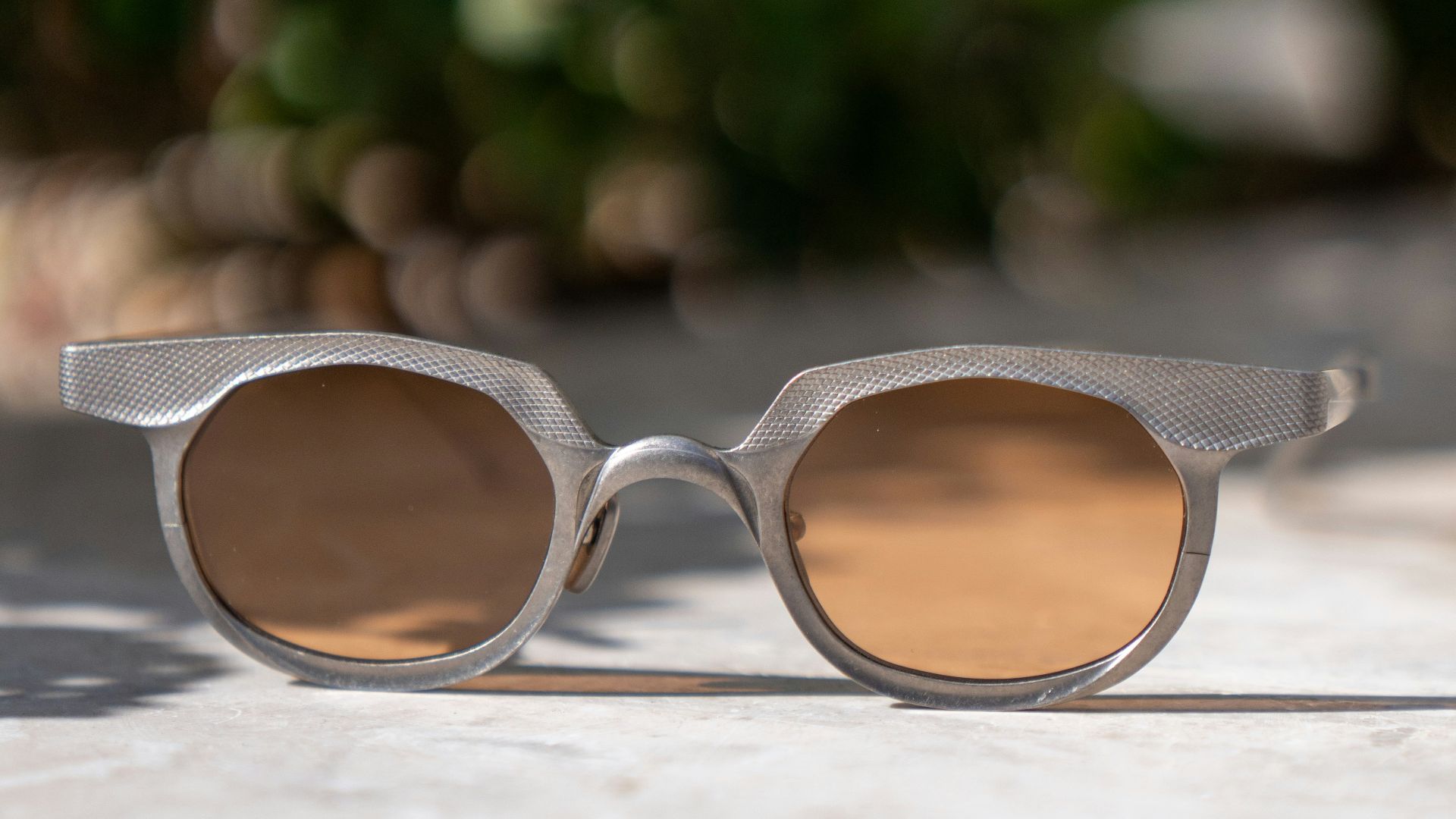 2. Les lunettes de soleil minuscules