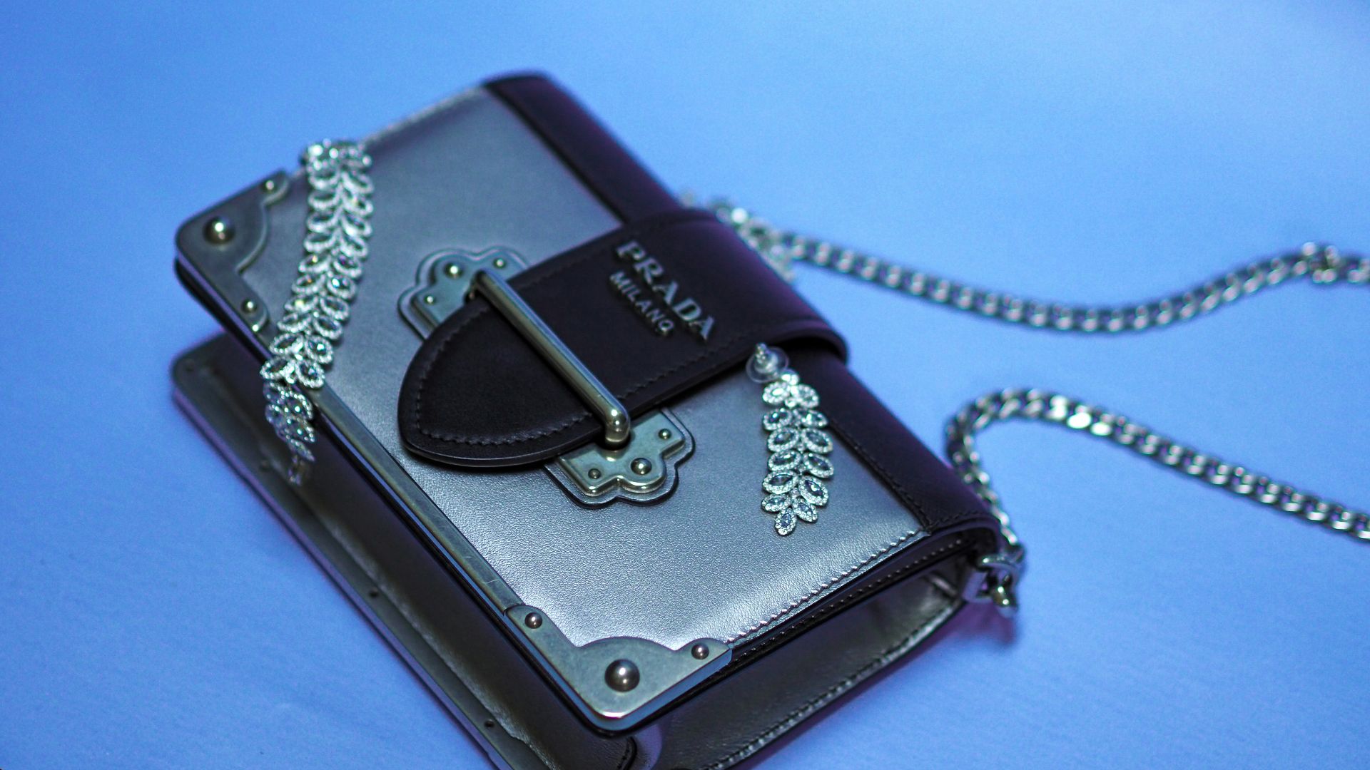 10. Breloques pour téléphone et accessoires pendants