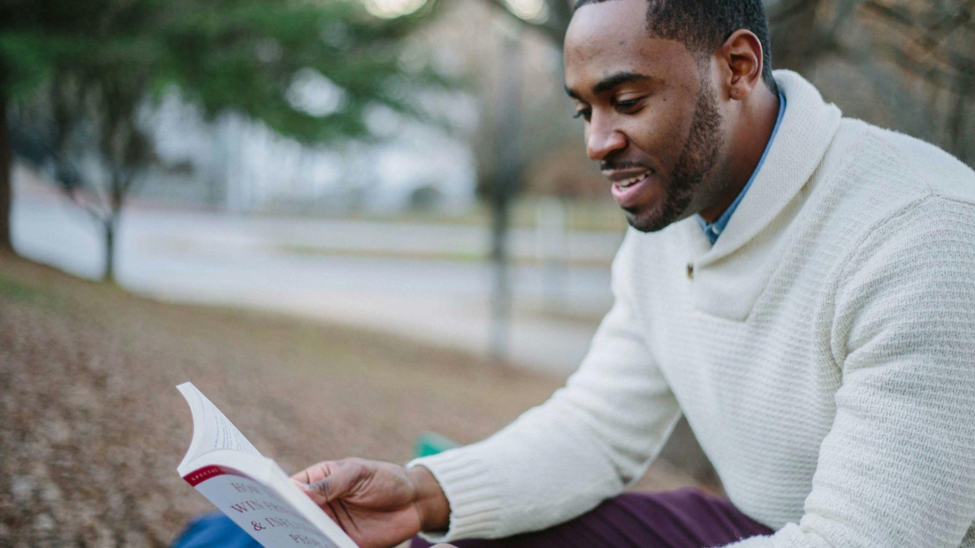 18. Lire dans le parc