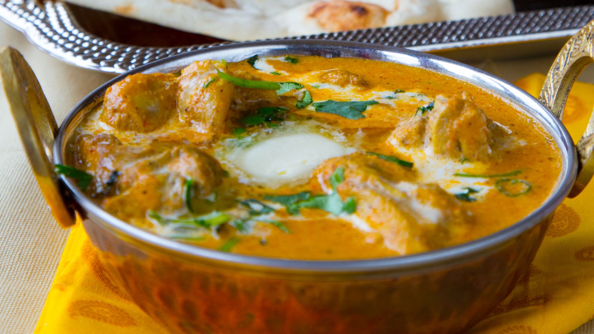 1. Poulet Korma (curry crémeux de l'Empire moghol)