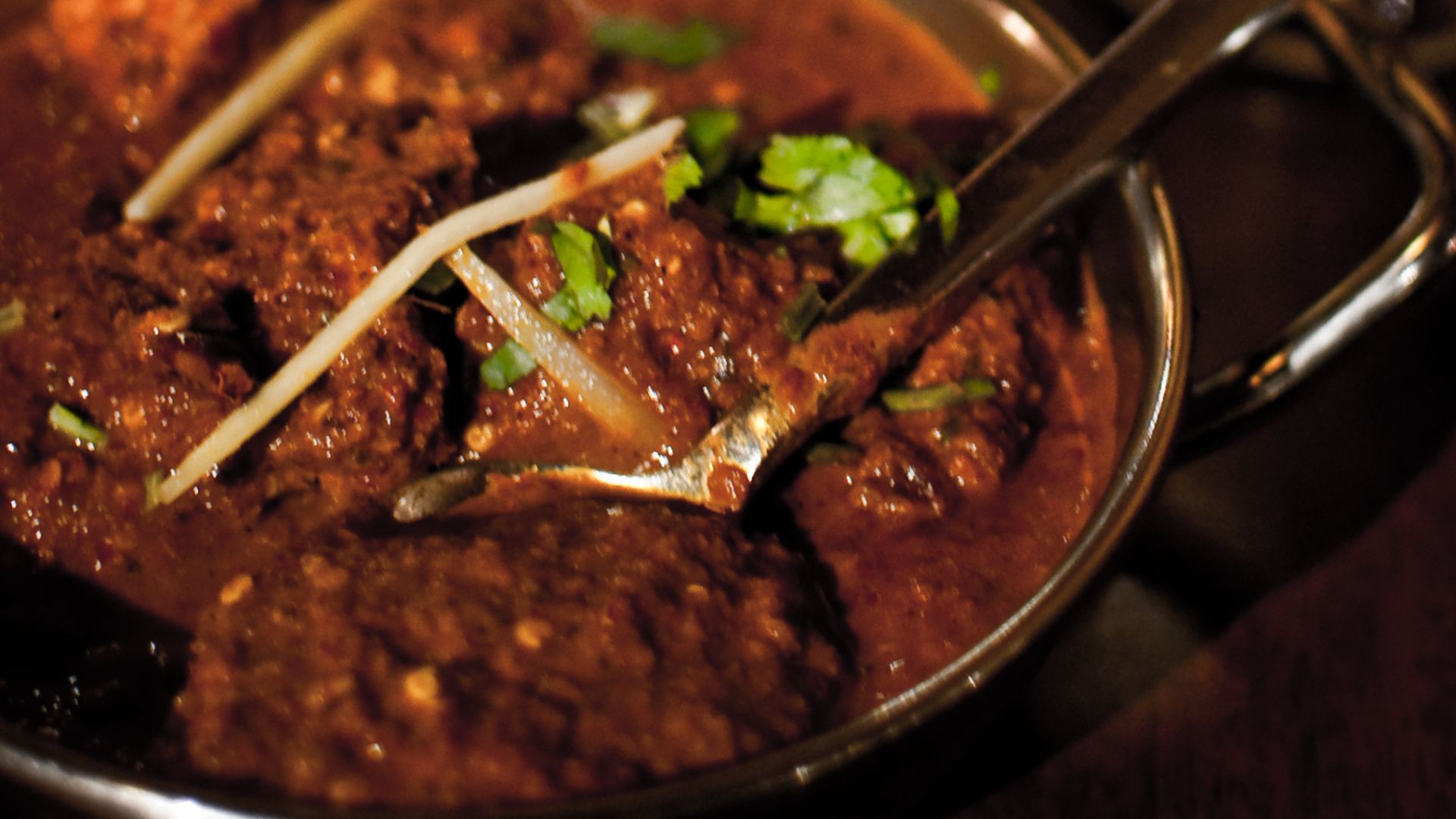 2. Phaal (curry extrêmement épicé)