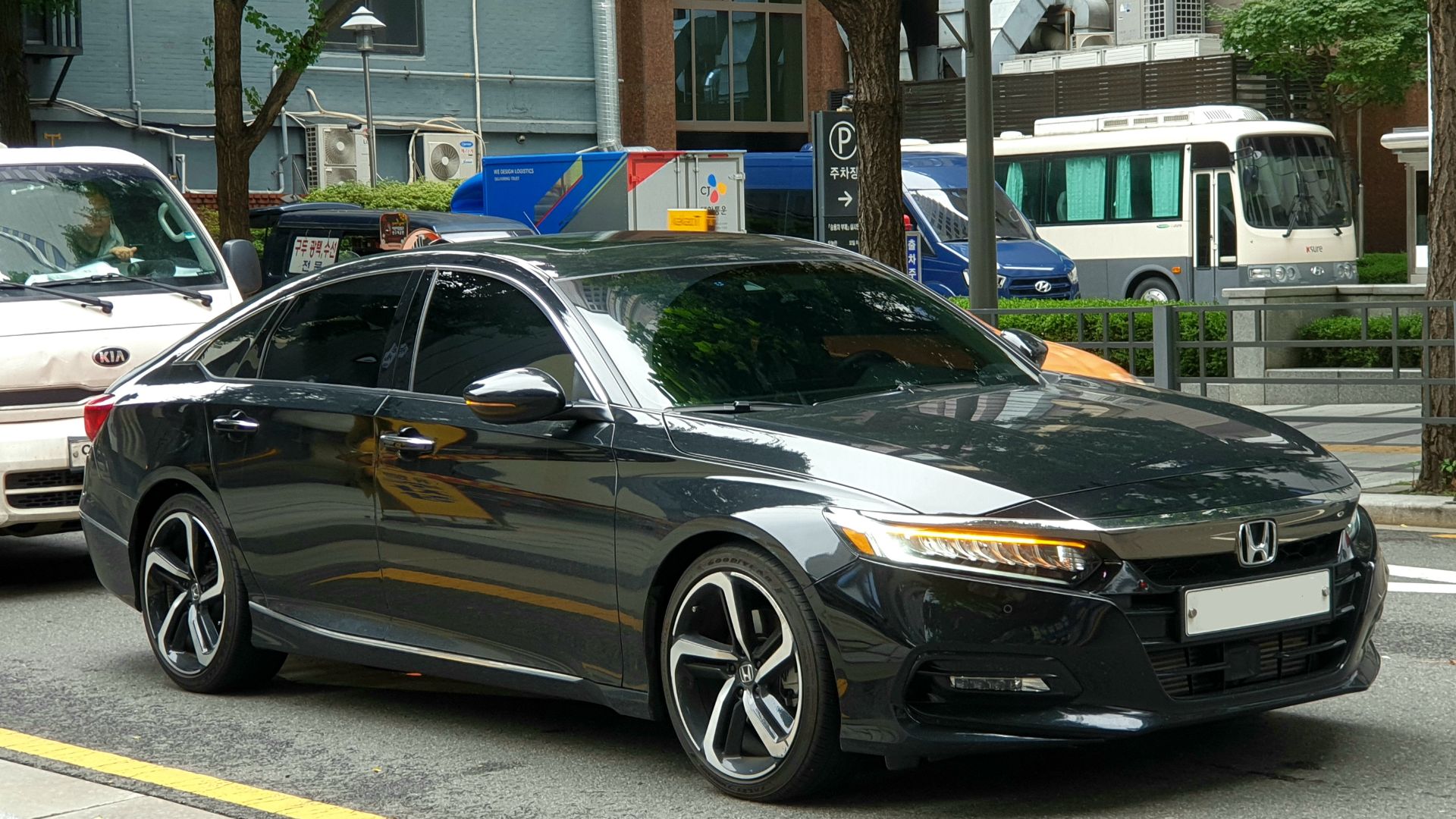 17. Honda Accord 2.0T 2018