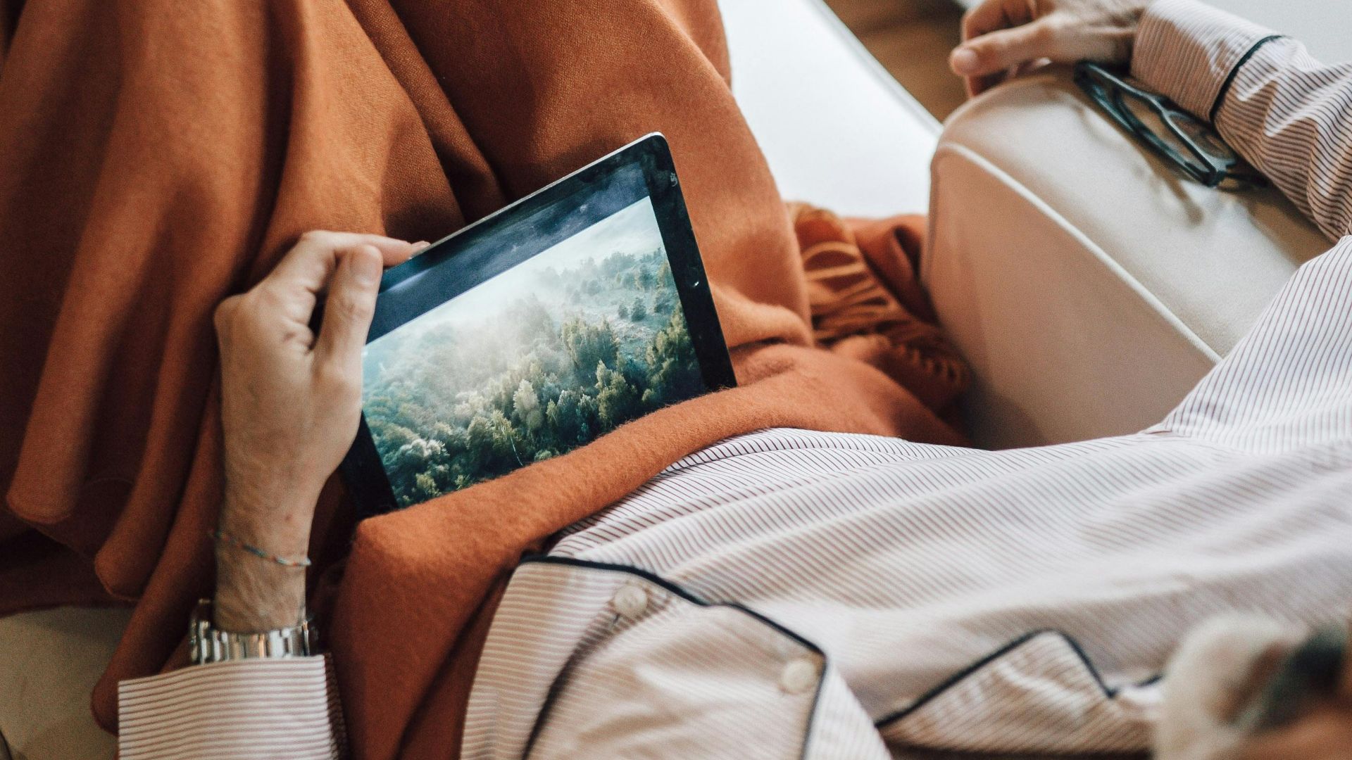 1. Invente de faux événements historiques