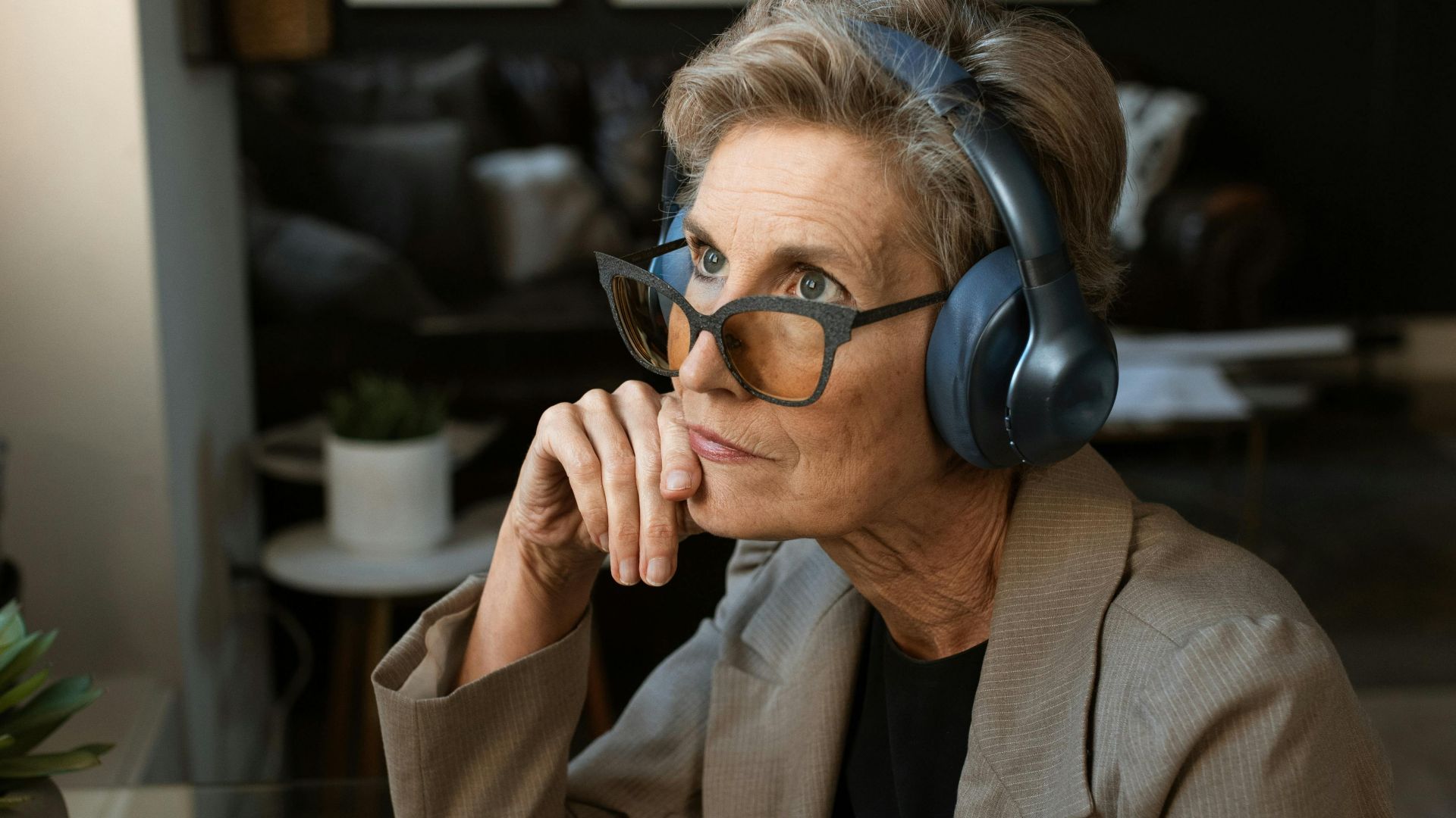 13. Déforme la mémoire collective