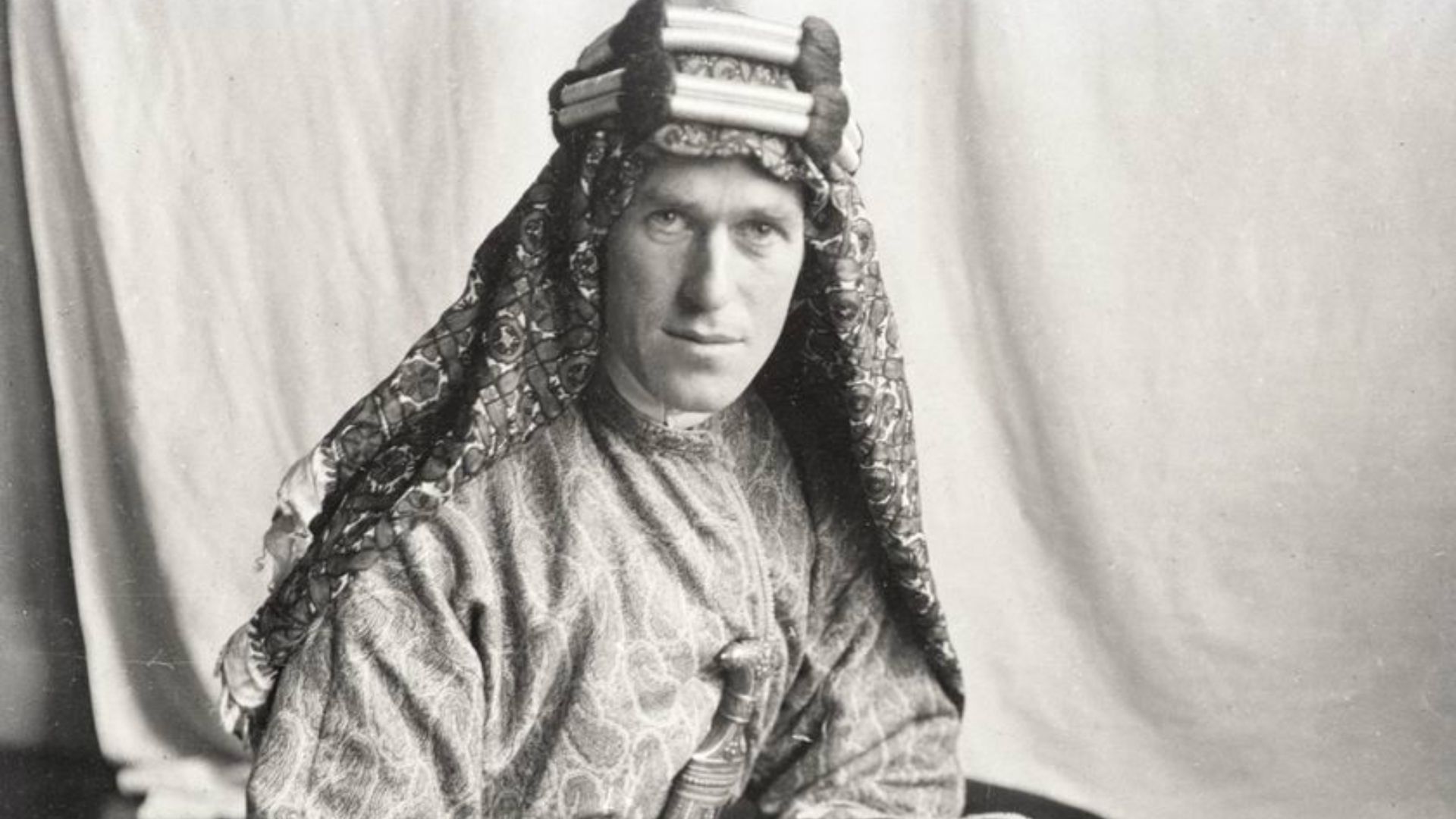 1. T.E. Lawrence se fondant dans le désert