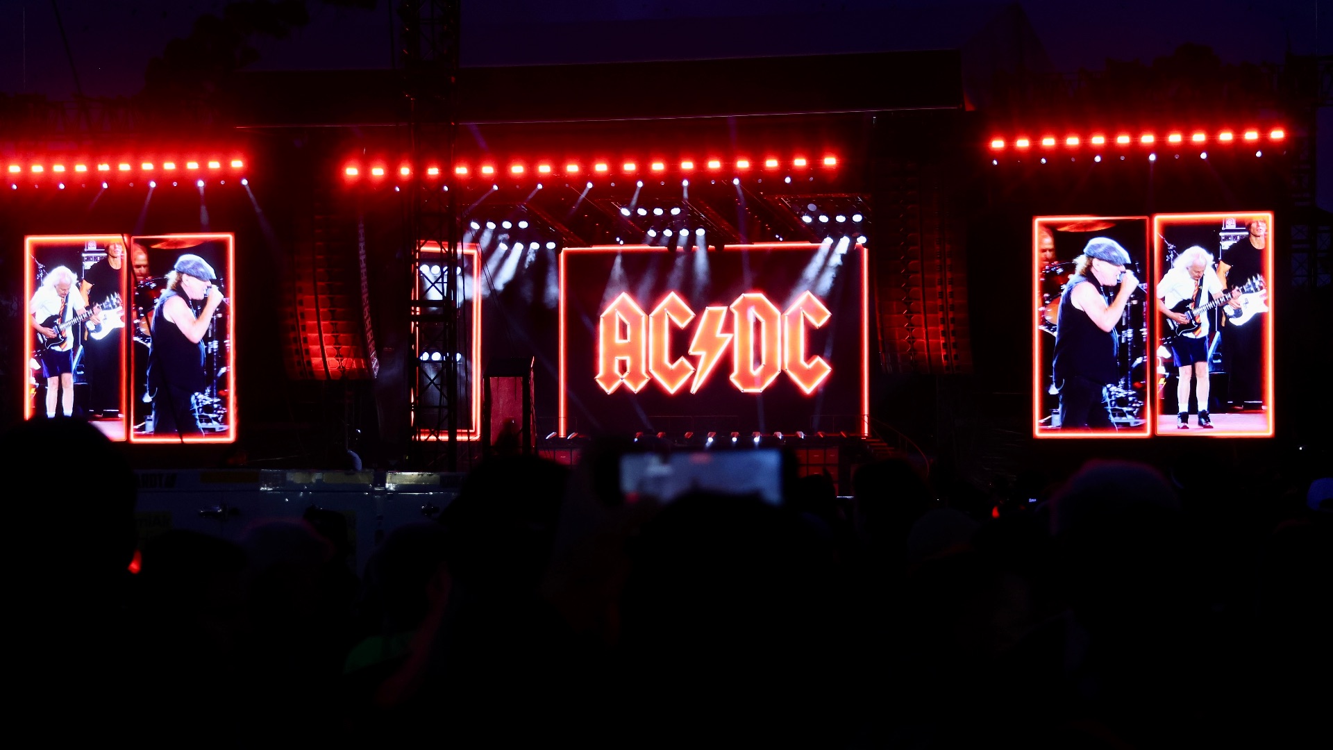 7. AC/DC
