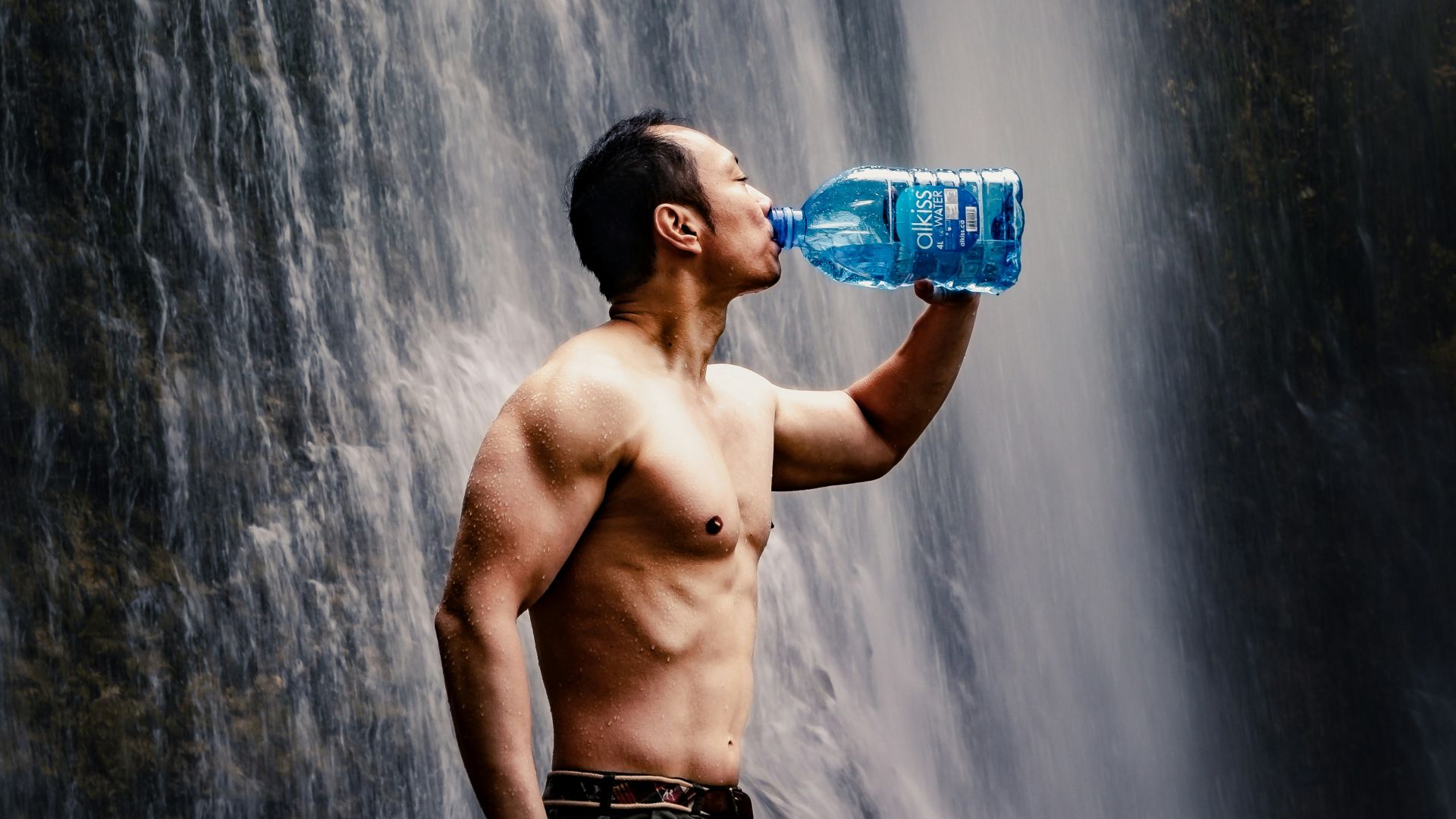 3. Buvez de l'eau alcaline pour modifier le pH de votre corps