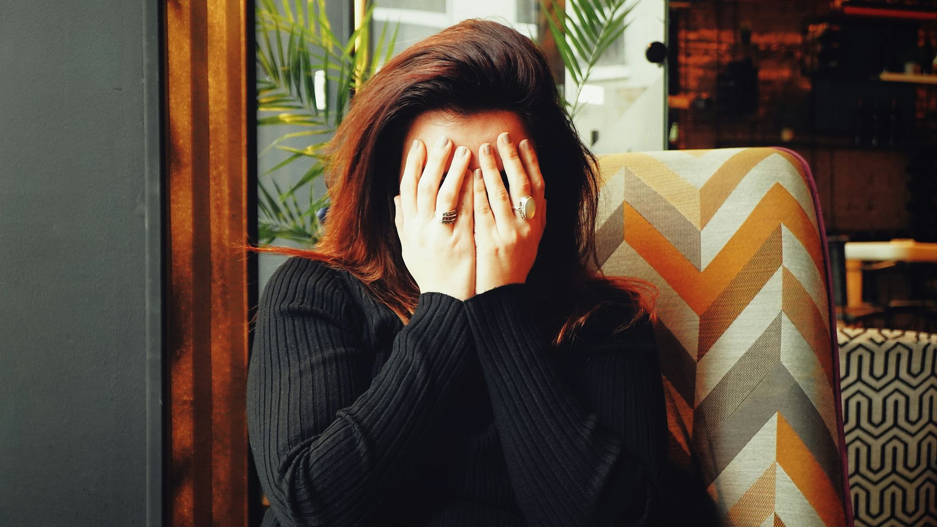 16. Elle devient un peu nerveuse