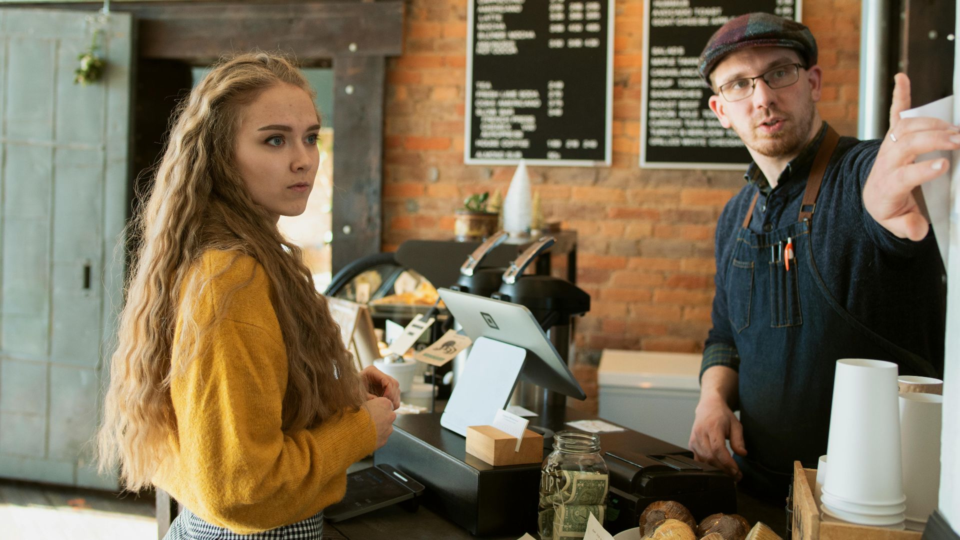 10 raisons pour lesquelles vous ne devriez pas donner de pourboire aux baristas et 10 raisons pour lesquelles vous devriez le faire