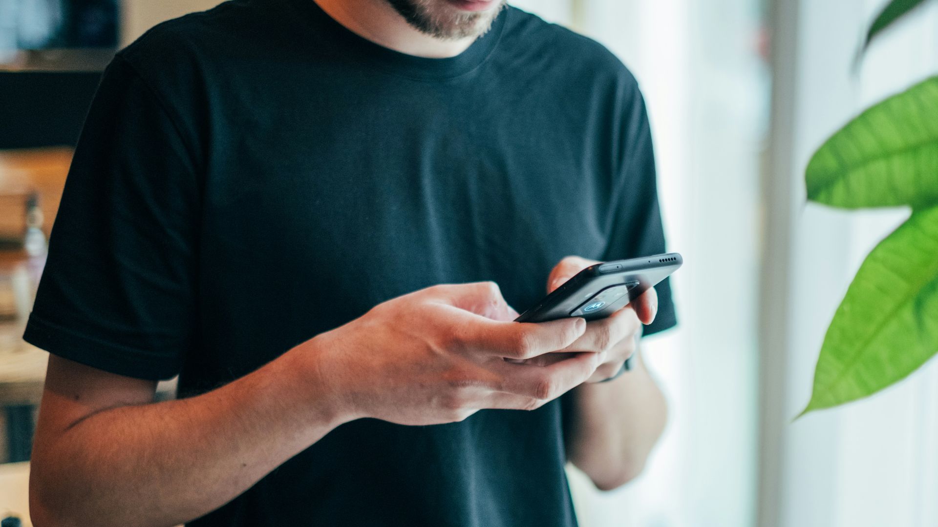 19. Faire semblant d'avoir « mal envoyé » un SMS