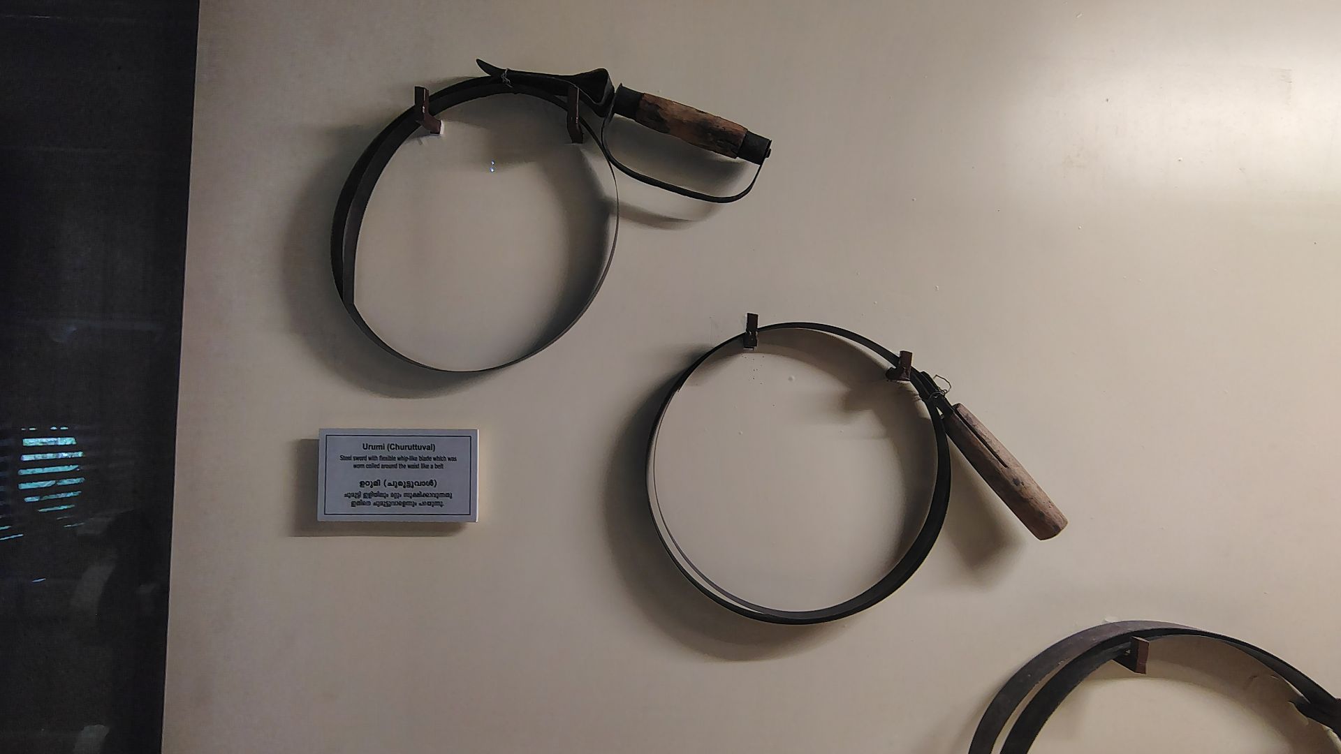 1. Urumi (épée-fouet)