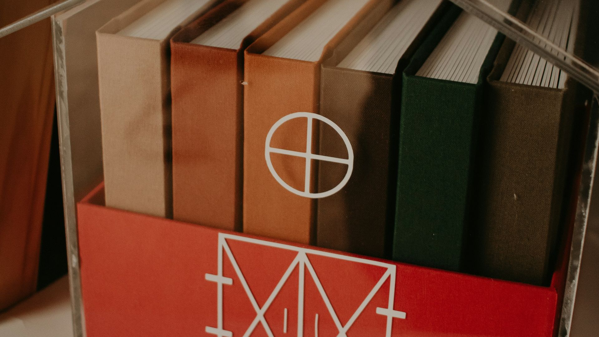 14. Envisagez un rangement fermé pour les livres de poche