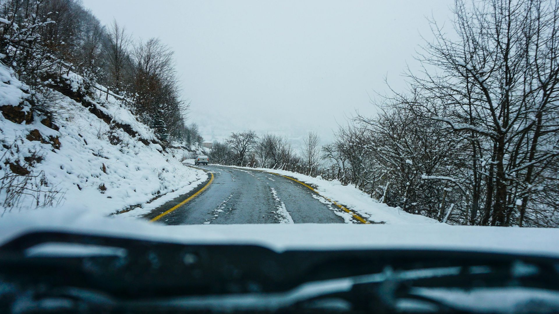 8. Routes verglacées ou givrées à l'aube en hiver