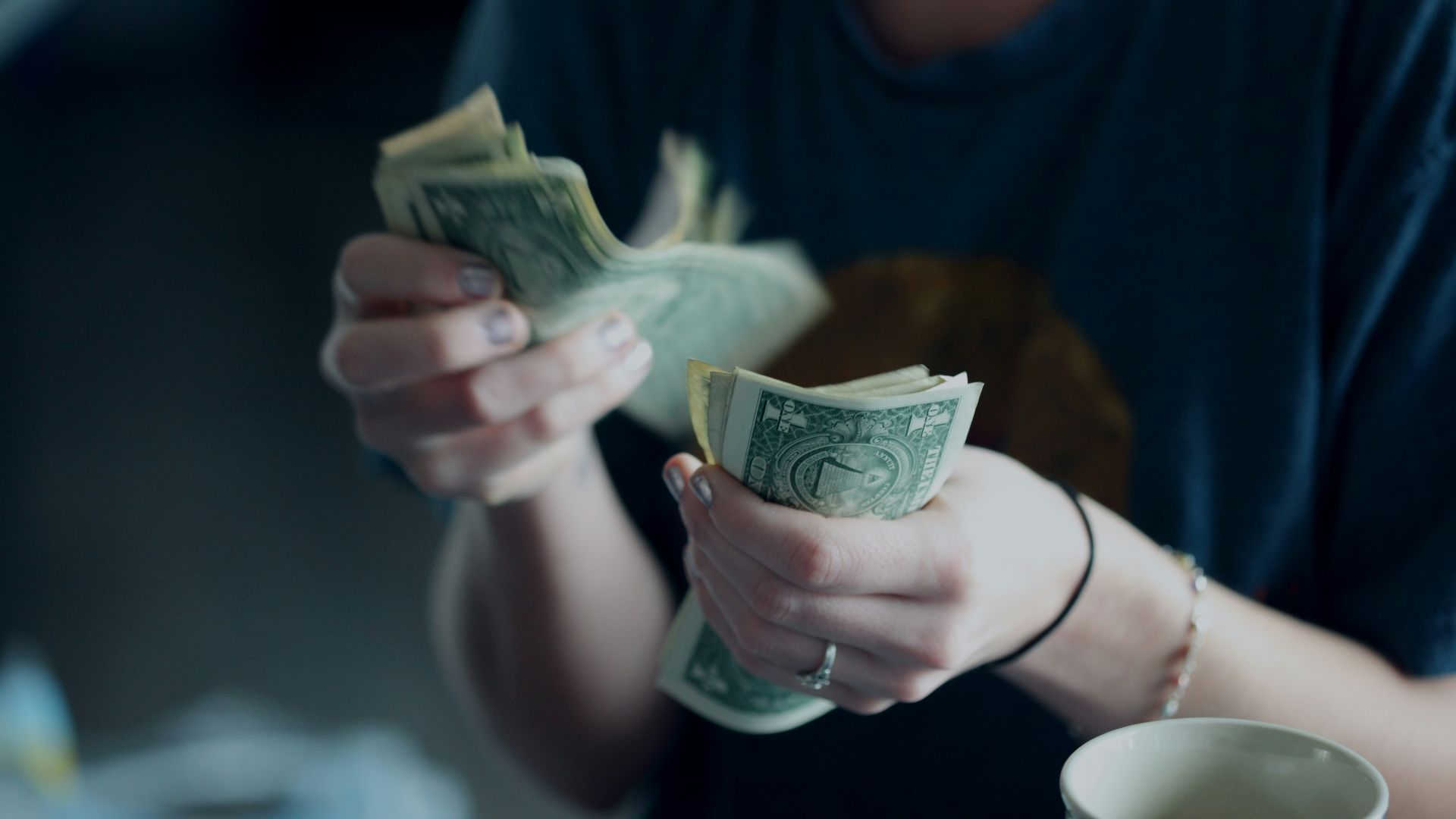 1. Payer les factures